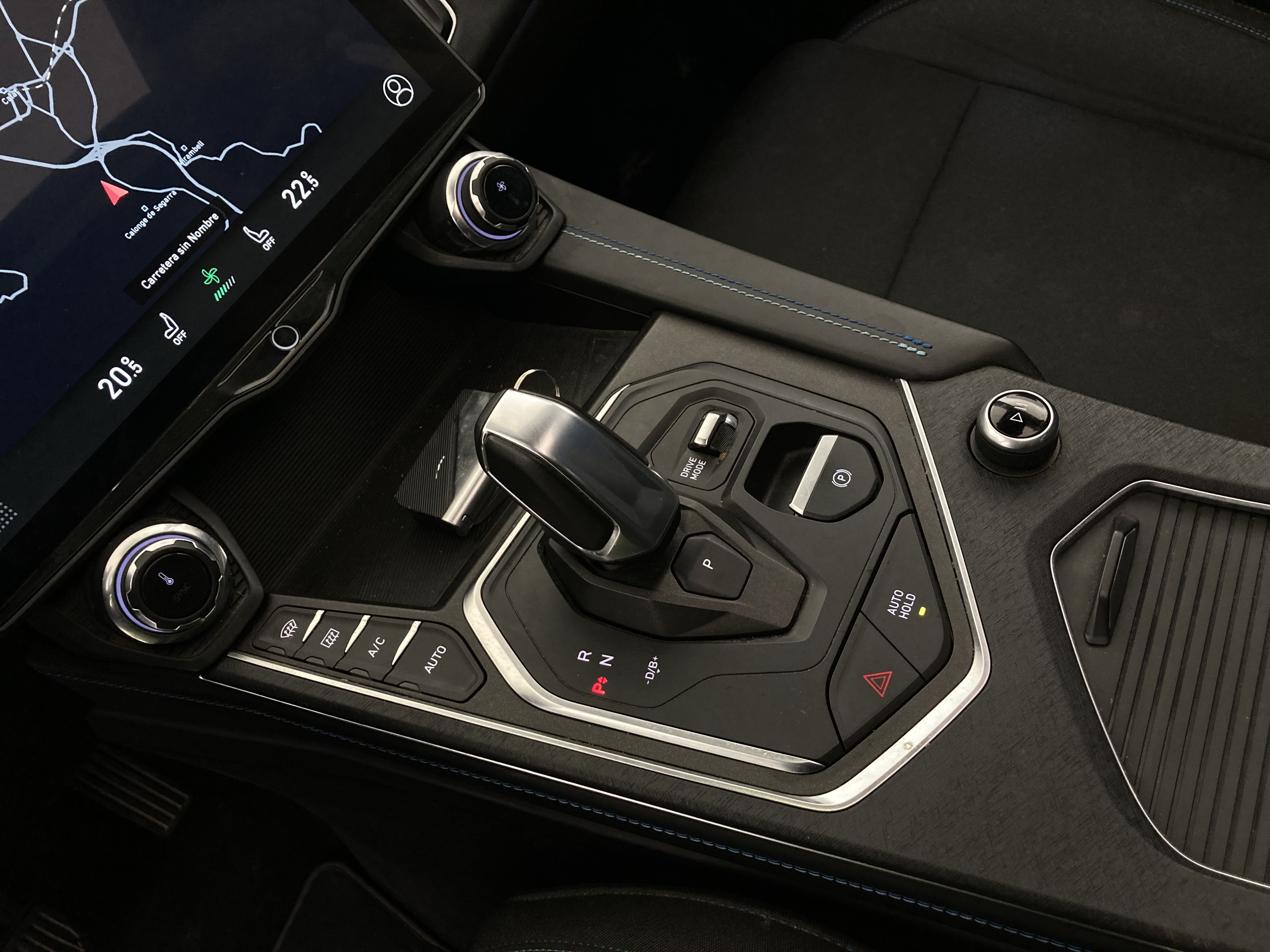 lynk&co 1 nv 1.5 PHEV 261 2022 blue 14