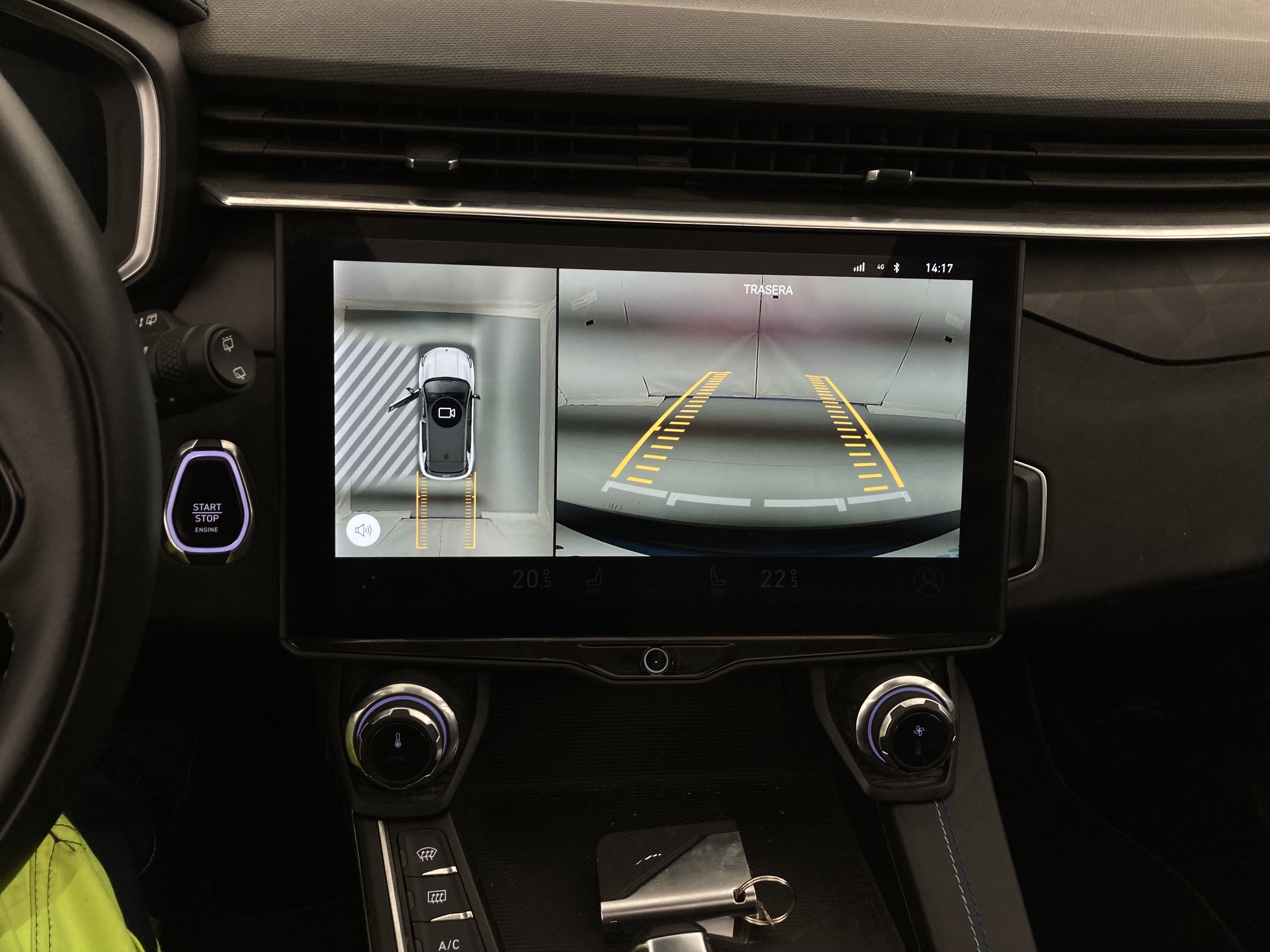 lynk&co 1 nv 1.5 PHEV 261 2022 blue 27