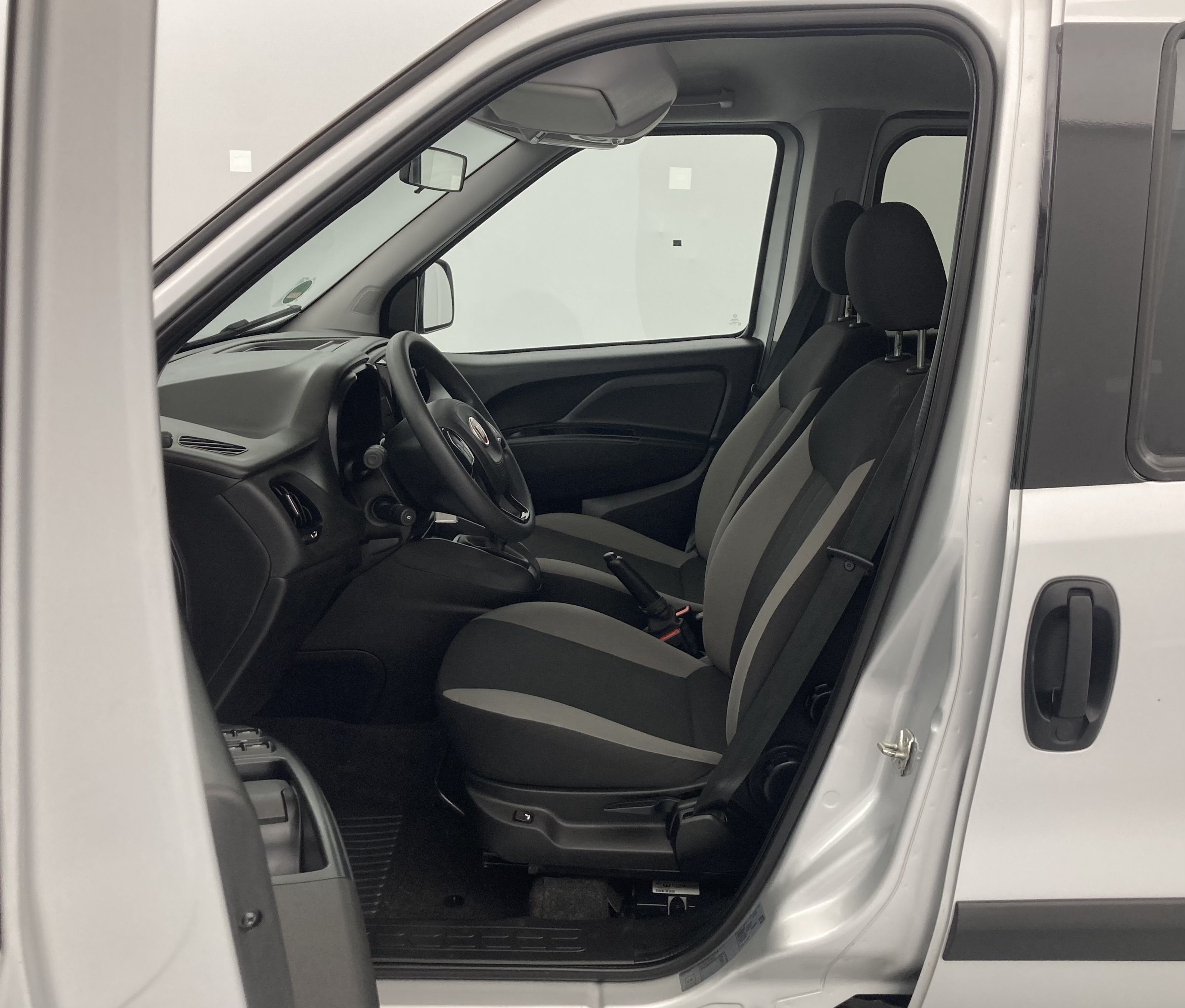 fiat doblo kombi sx n1 l1h1 1.6 MULTIJET 120 2023 gris oscuro 18