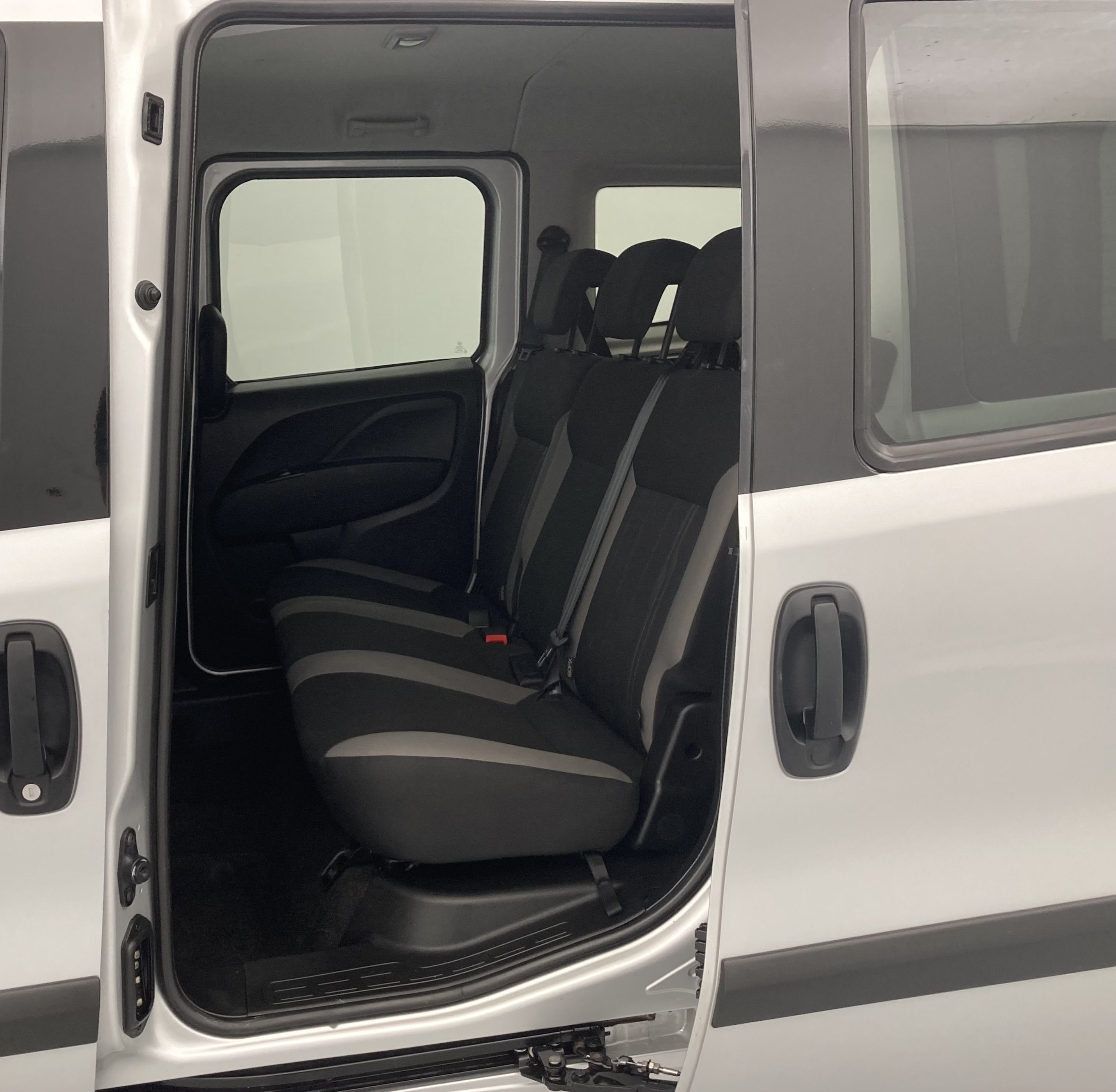 fiat doblo kombi sx n1 l1h1 1.6 MULTIJET 120 2023 gris oscuro 22