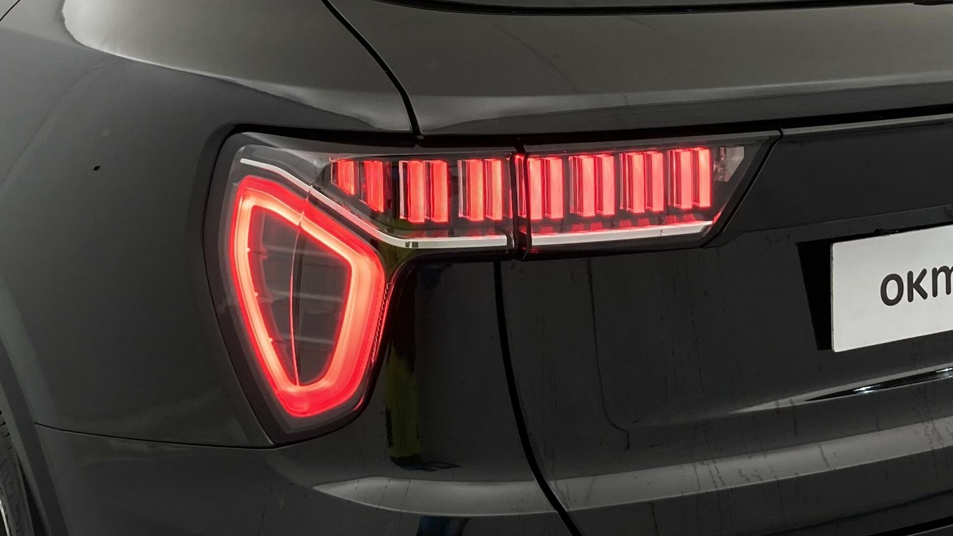 lynk&co 1 nv 1.5 PHEV 261 2022 black 30