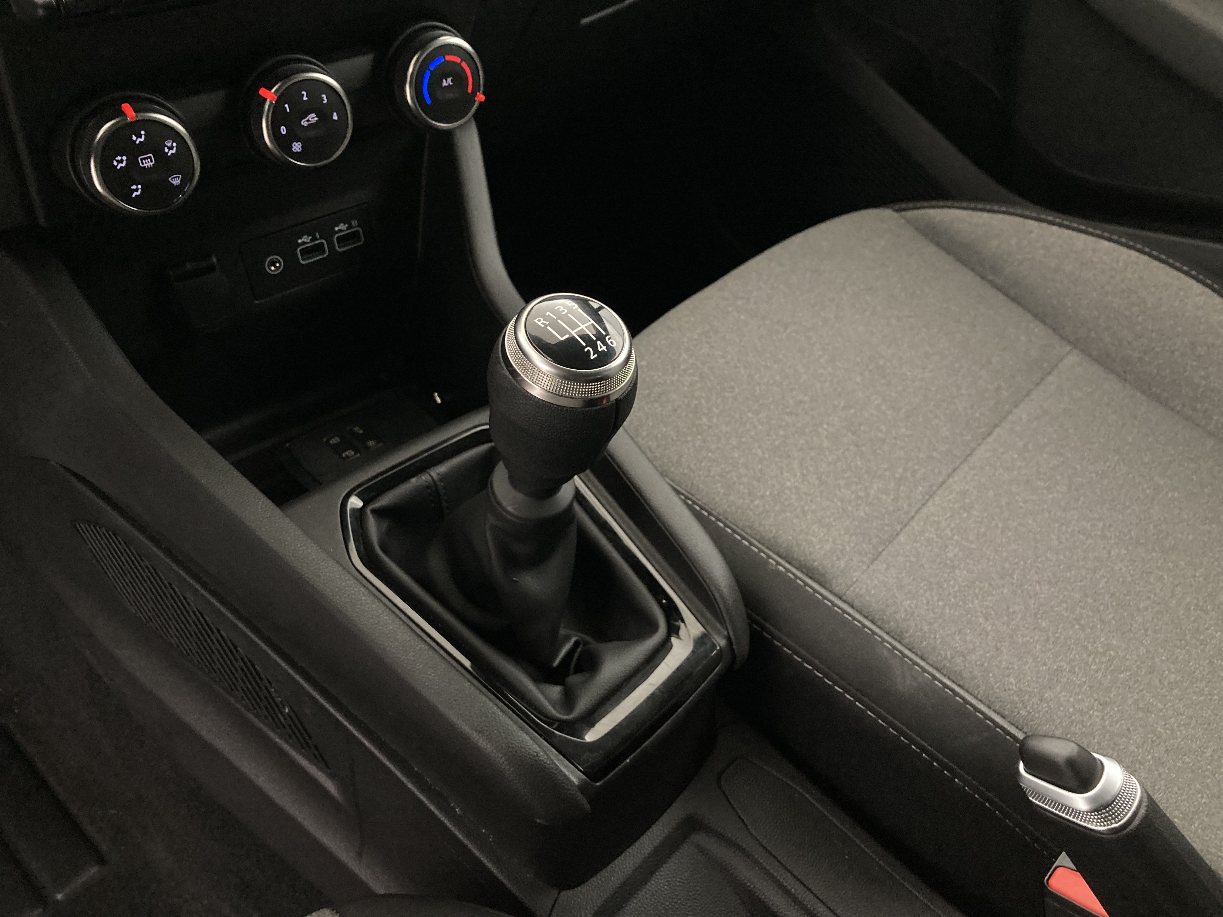 renault clio evolution 1.5 DCI 100 2025 rojo deseo 13