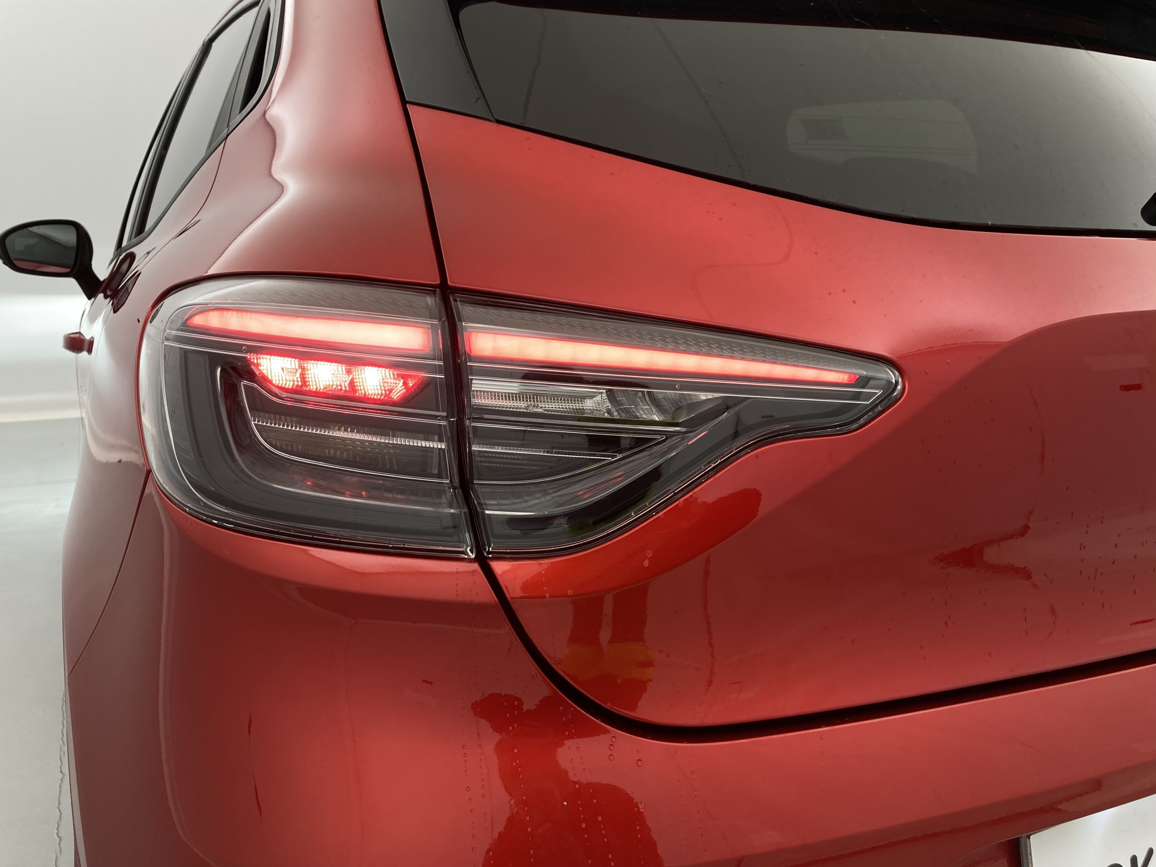 renault clio evolution 1.5 DCI 100 2025 rojo deseo 16