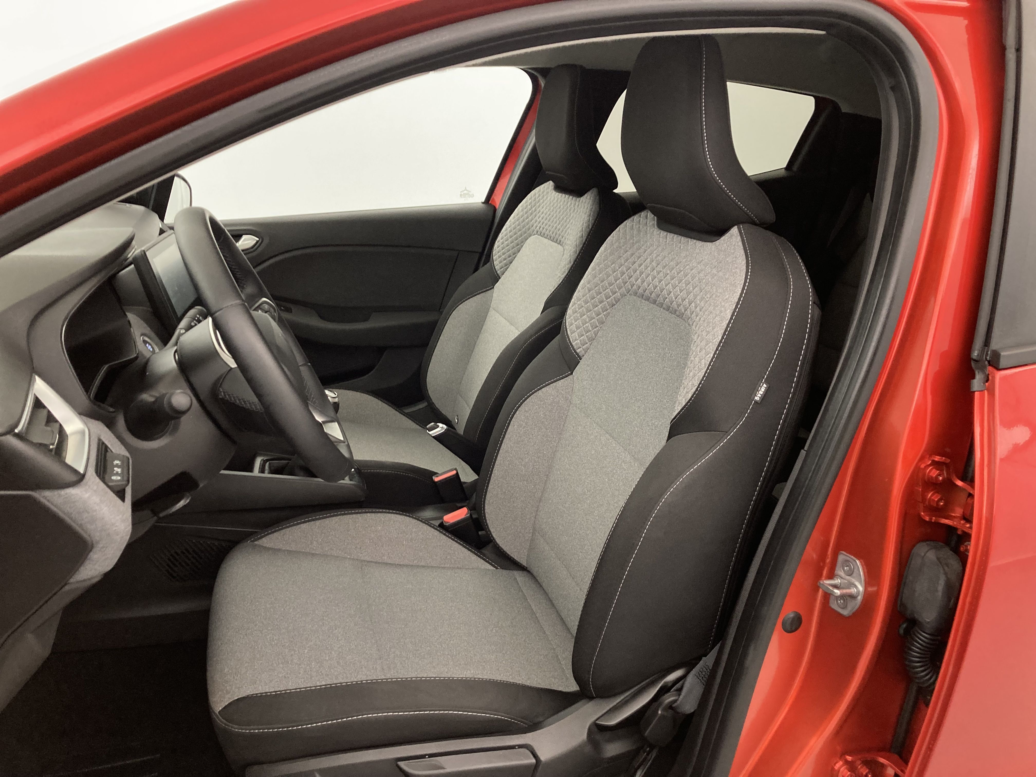 renault clio evolution 1.5 DCI 100 2025 rojo deseo 18