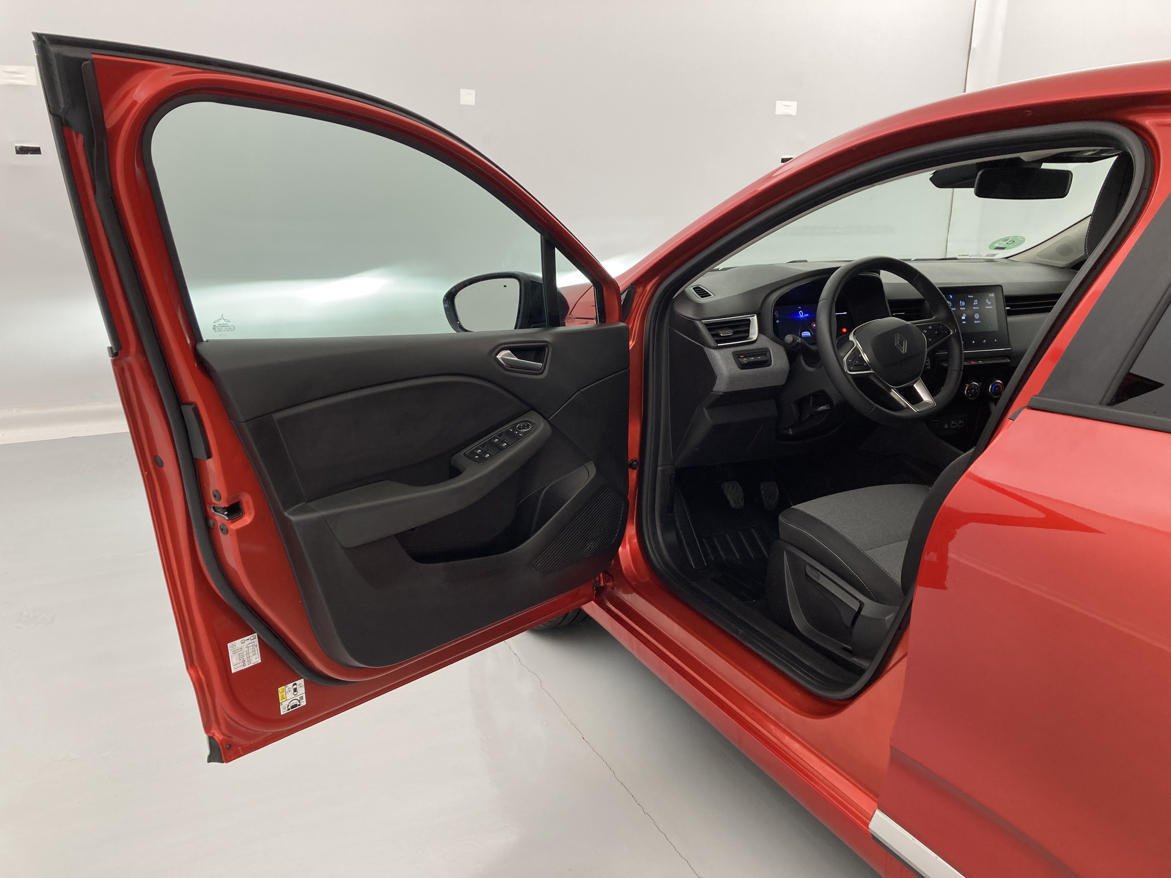 renault clio evolution 1.5 DCI 100 2025 rojo deseo 20