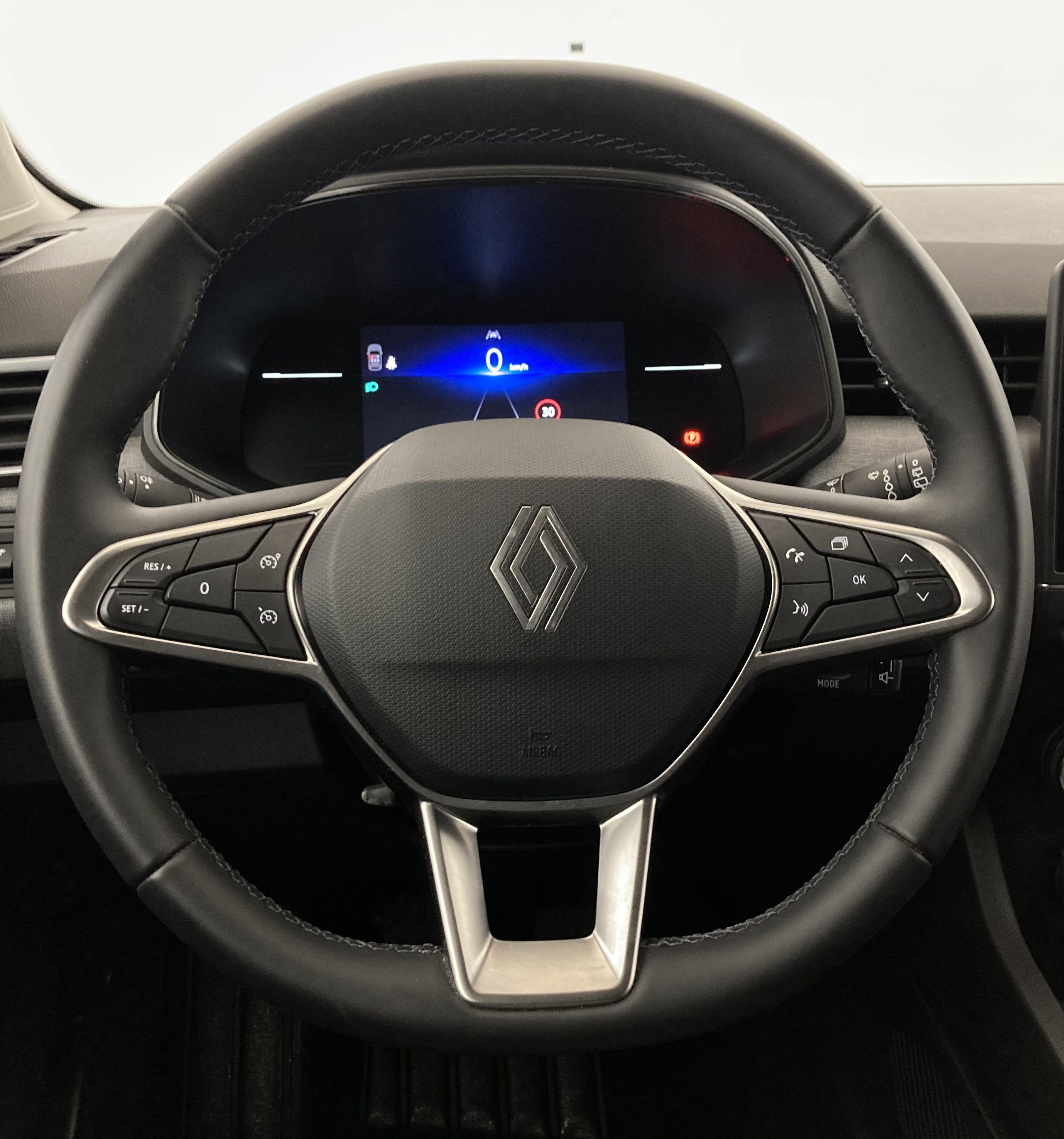 renault clio evolution 1.5 DCI 100 2025 rojo deseo 21