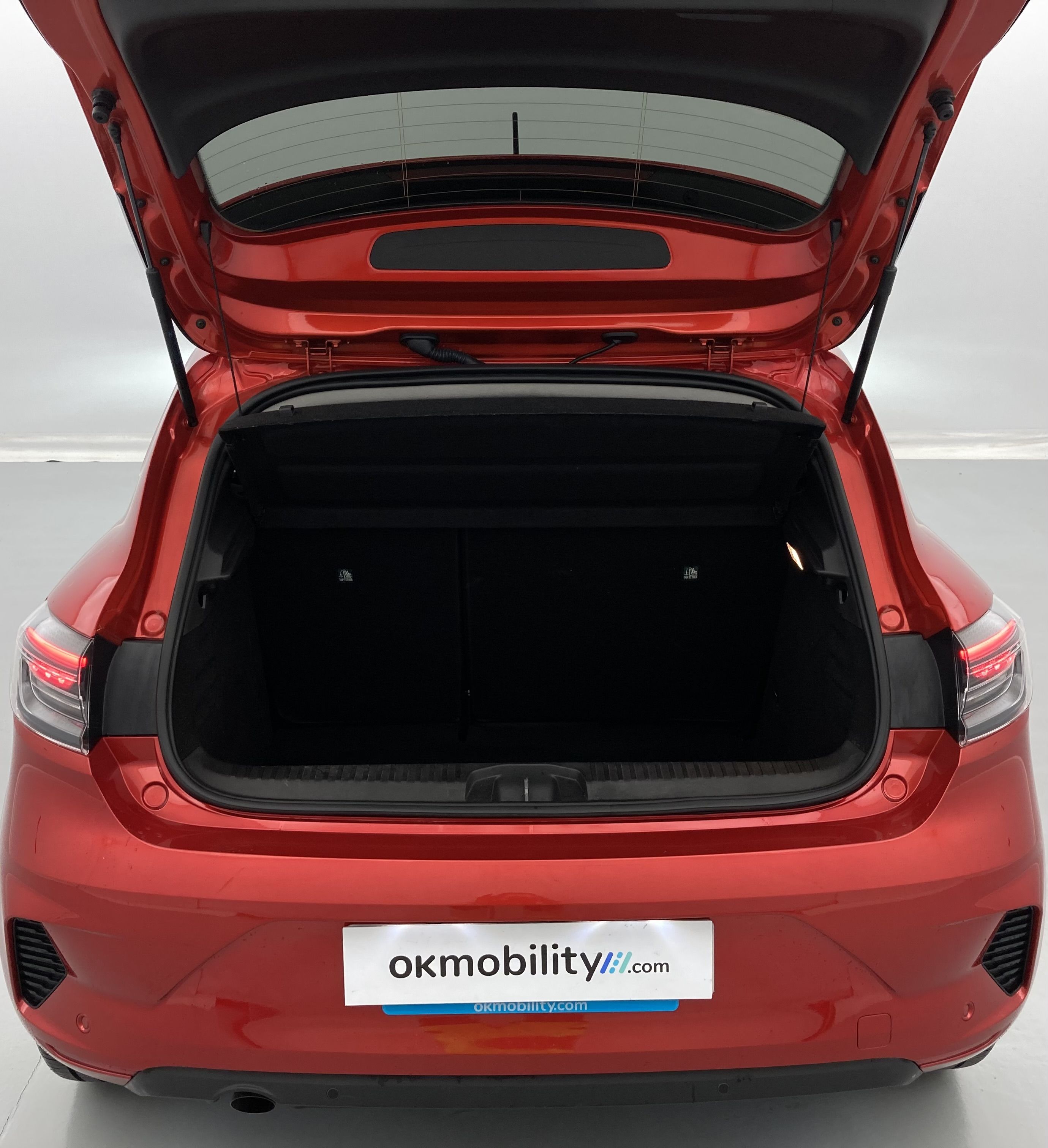 renault clio evolution 1.5 DCI 100 2025 rojo deseo 23