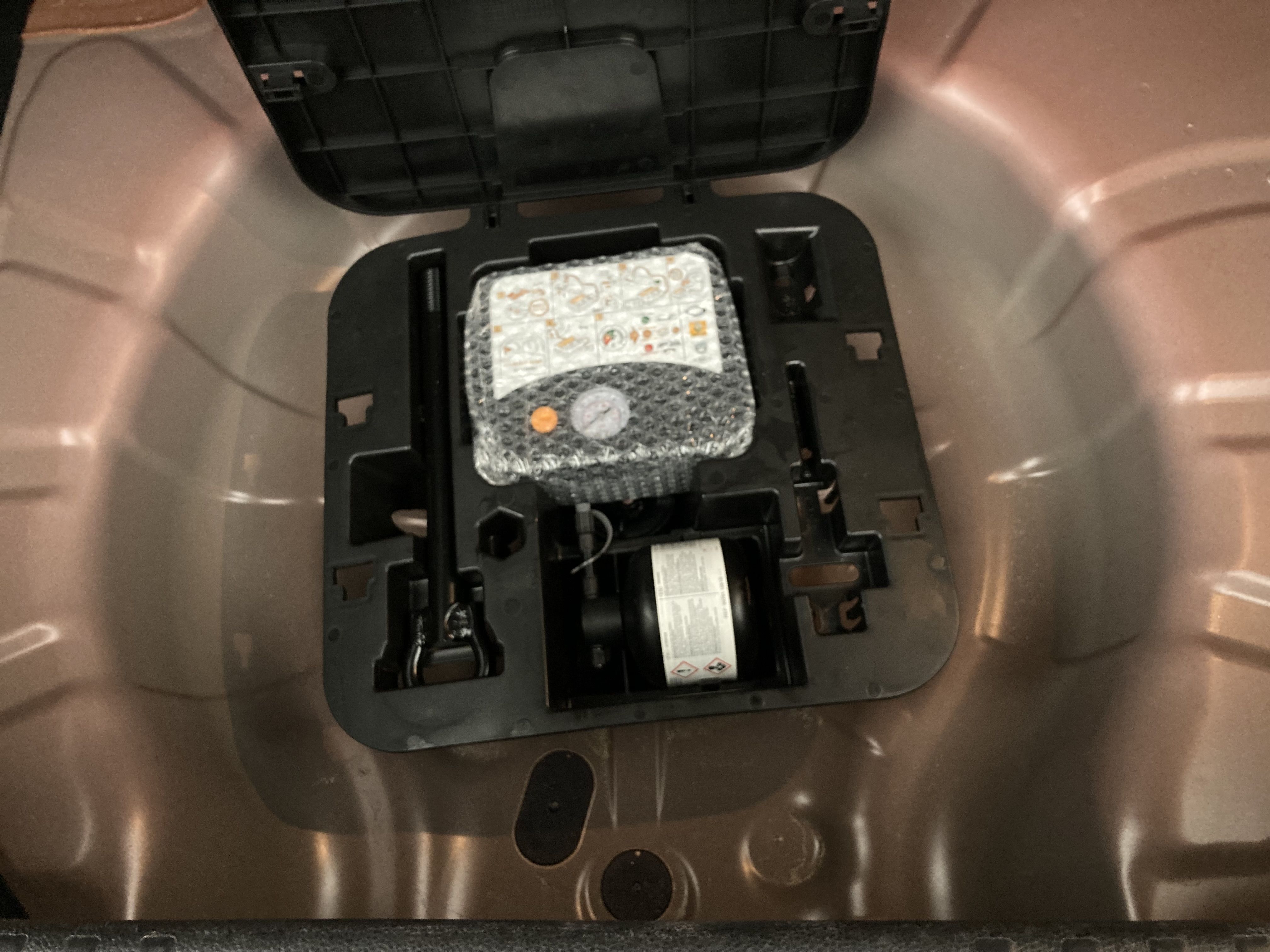 renault clio evolution 1.5 DCI 100 2025 rojo deseo 25