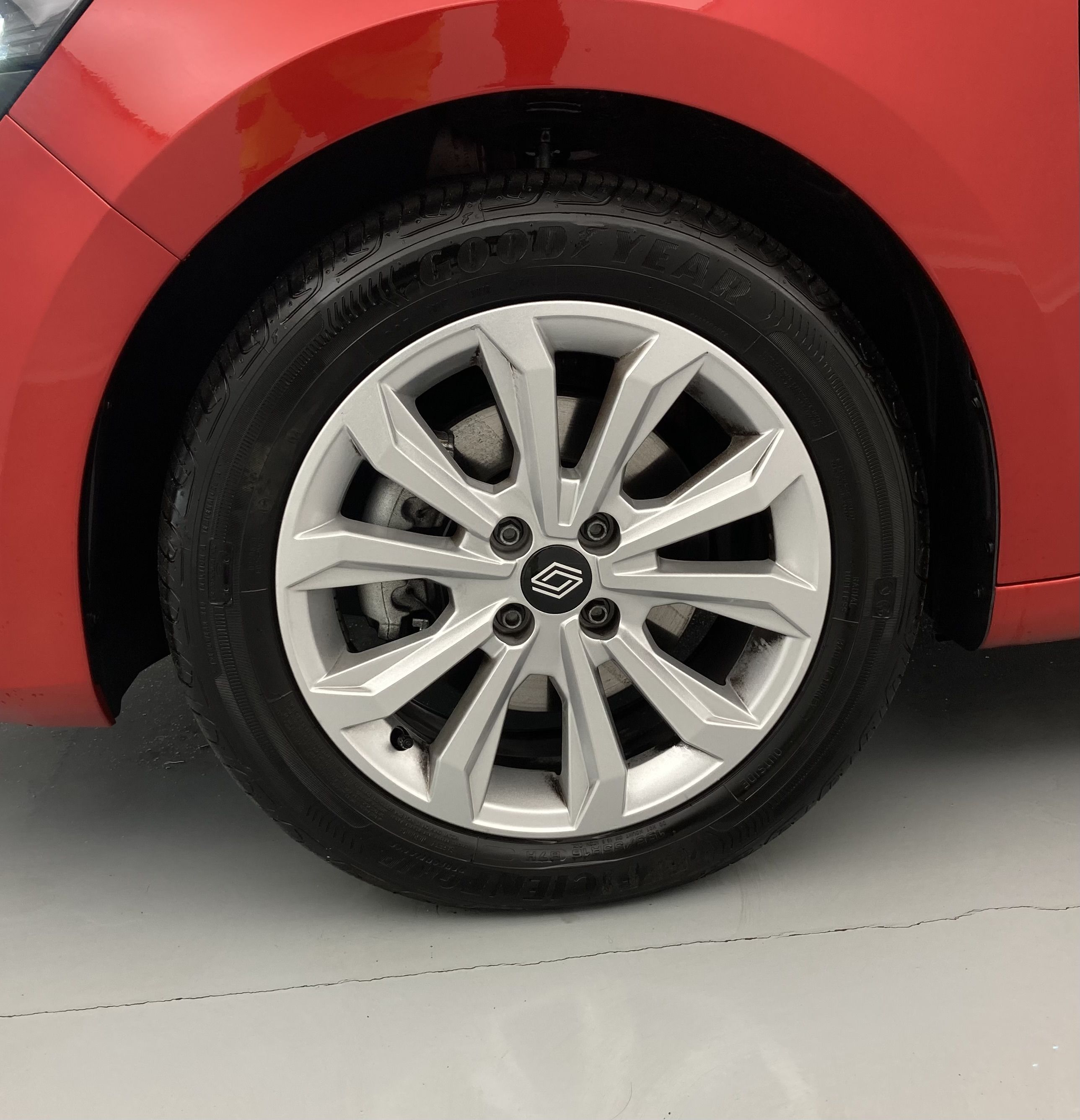 renault clio evolution 1.5 DCI 100 2025 rojo deseo 28