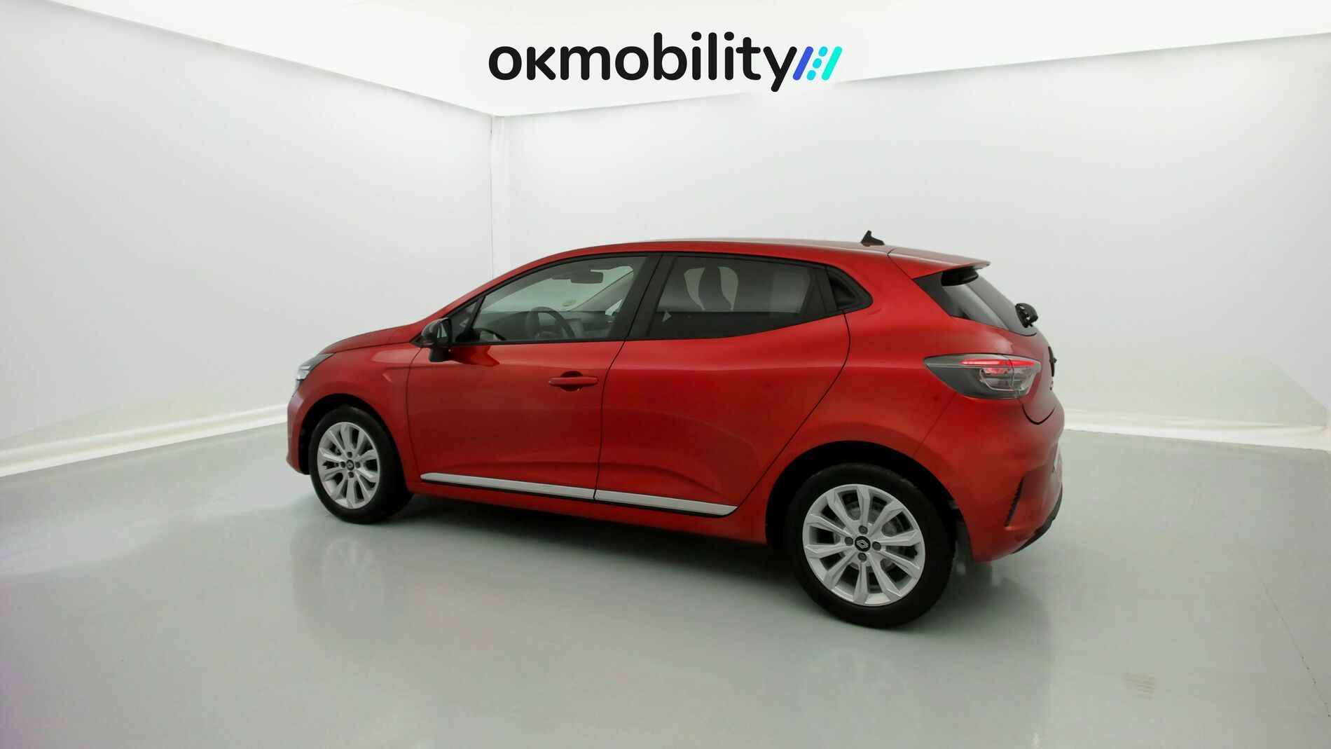 renault clio evolution 1.5 DCI 100 2025 rojo deseo 8