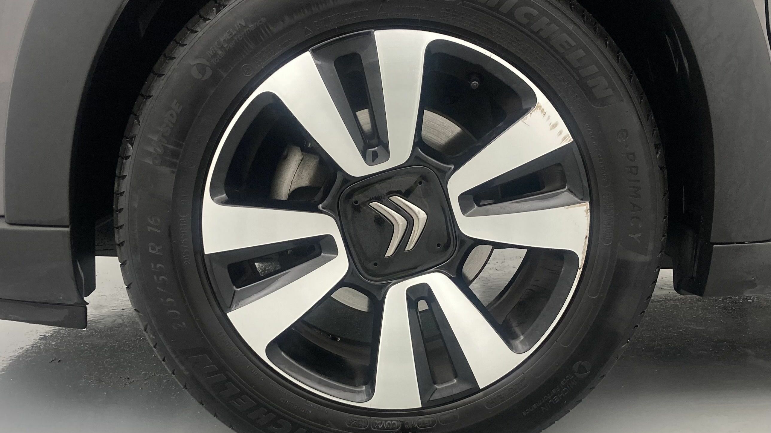 citroen c3 origin max 1.2 PURETECH 83 2024 gris platino / negro 26