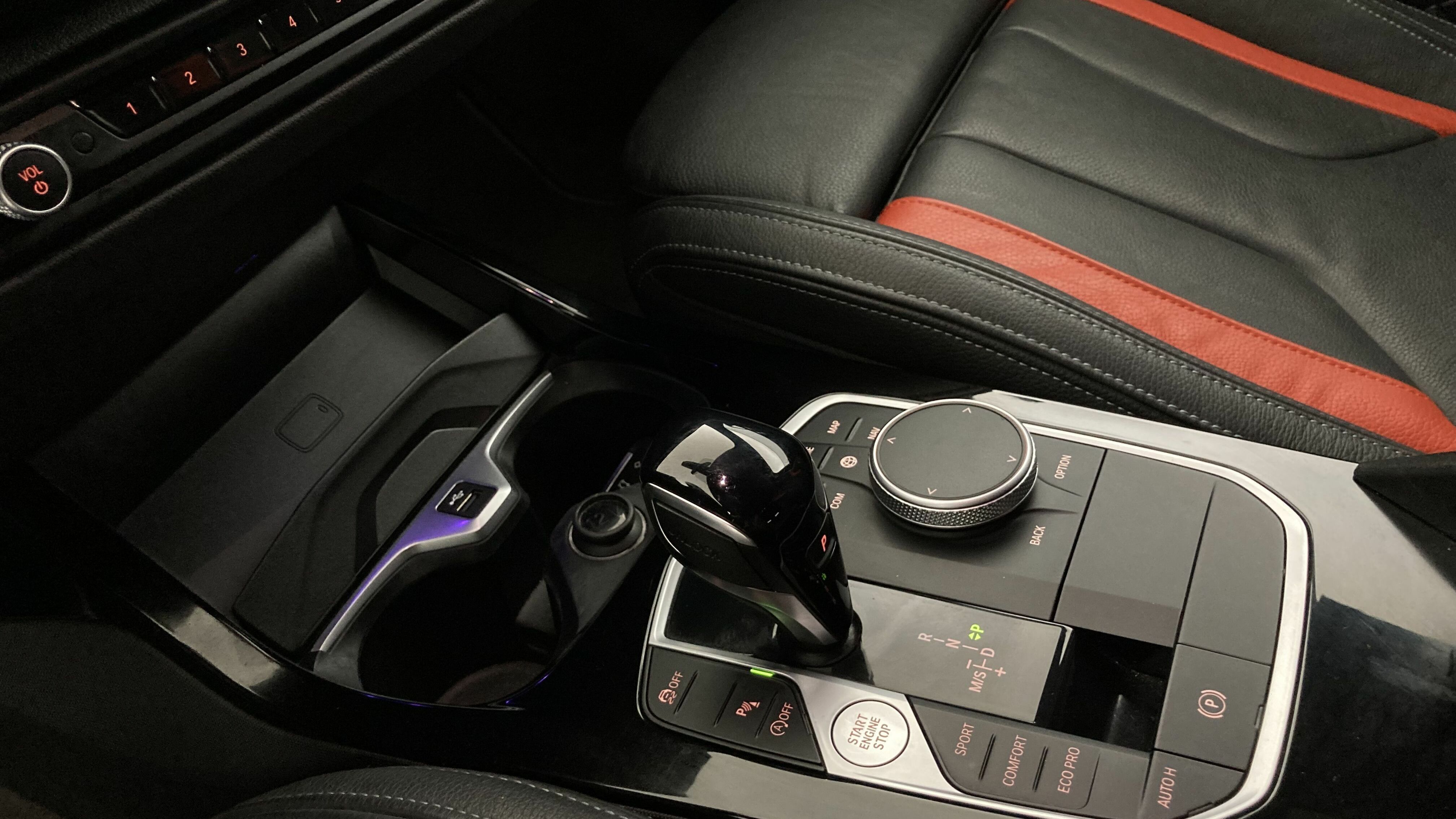 bmw serie 1 m sport colorvision 118I 136 STEPTRONIC 2024 skyscraper grau 21