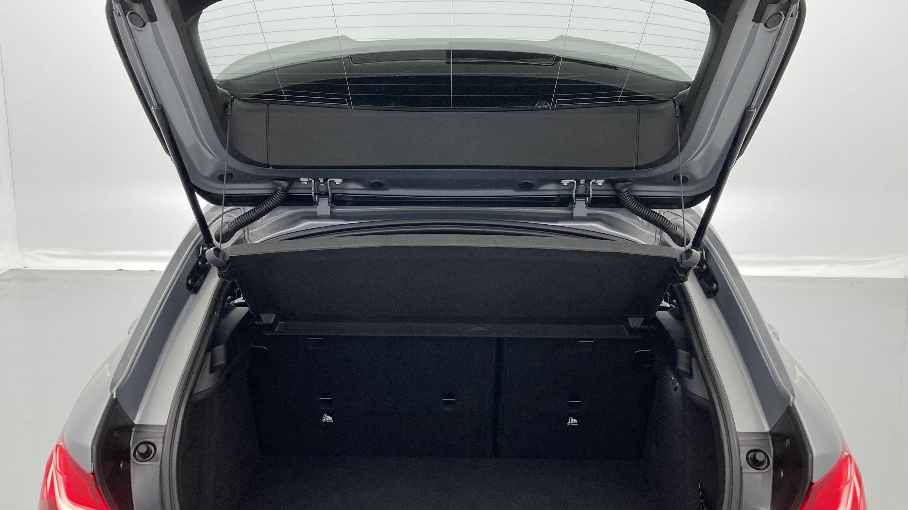 bmw serie 1 m sport colorvision 118I 136 STEPTRONIC 2024 skyscraper grau 25