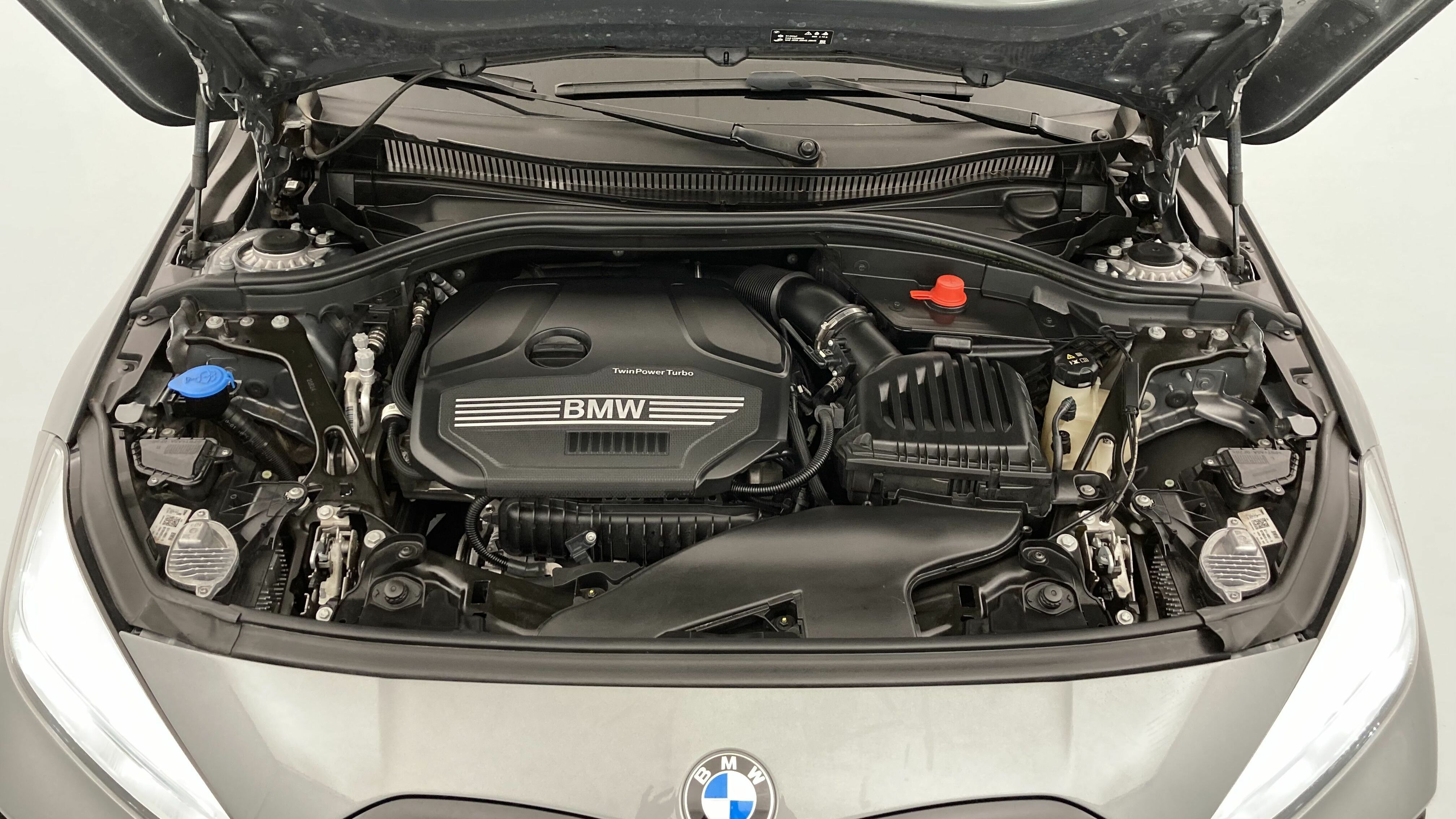 bmw serie 1 m sport colorvision 118I 136 STEPTRONIC 2024 skyscraper grau 26