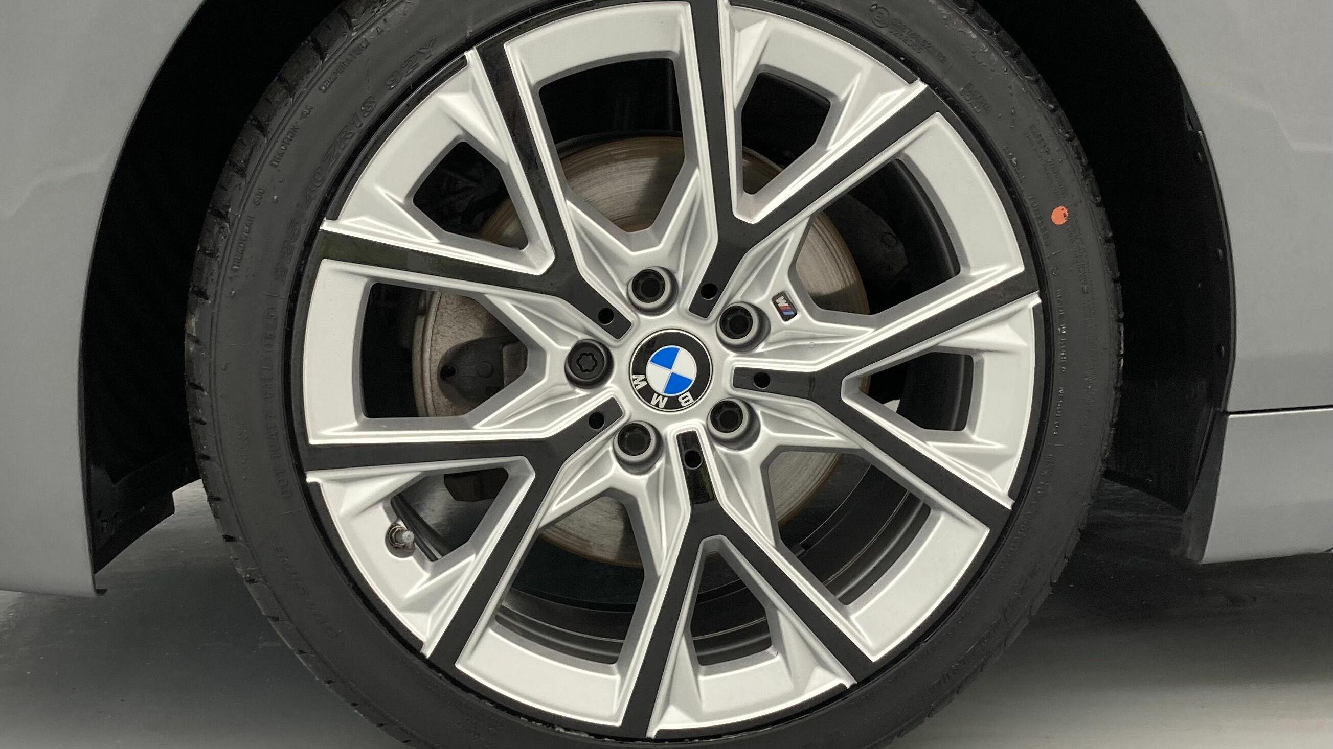 bmw serie 1 m sport colorvision 118I 136 STEPTRONIC 2024 skyscraper grau 28