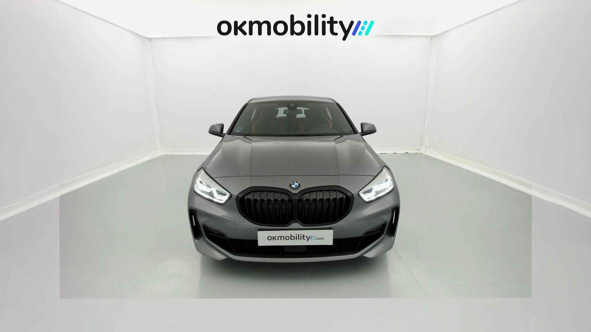 bmw serie 1 m sport colorvision 118I 136 STEPTRONIC 2024 skyscraper grau 4