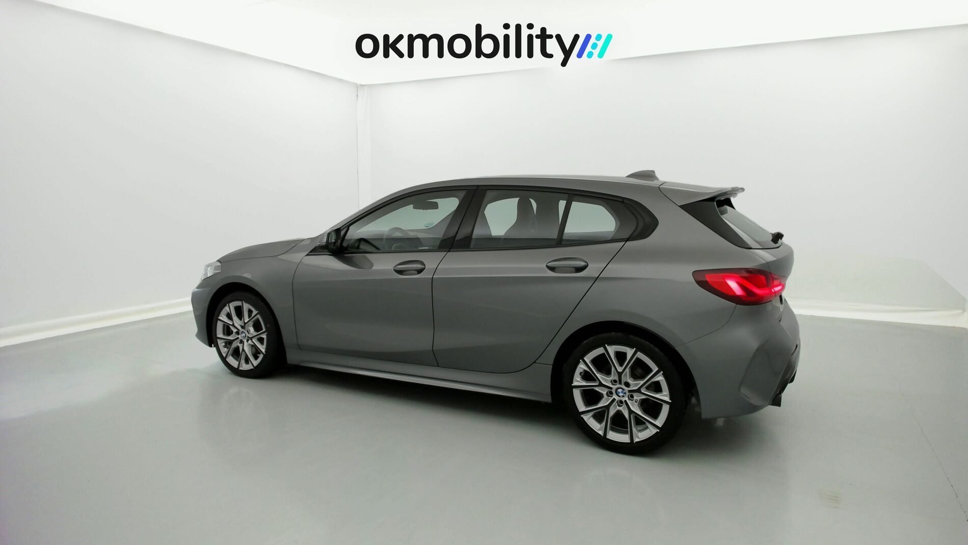 bmw serie 1 m sport colorvision 118I 136 STEPTRONIC 2024 skyscraper grau 9