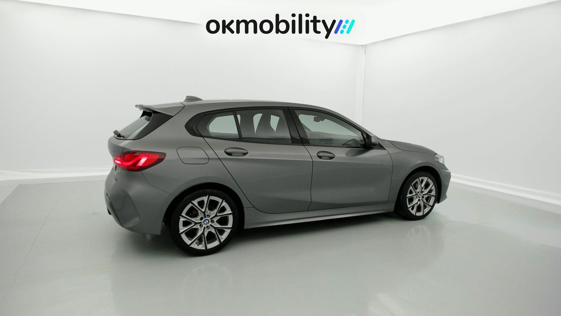 bmw serie 1 m sport colorvision 118I 136 STEPTRONIC 2024 skyscraper grau 13