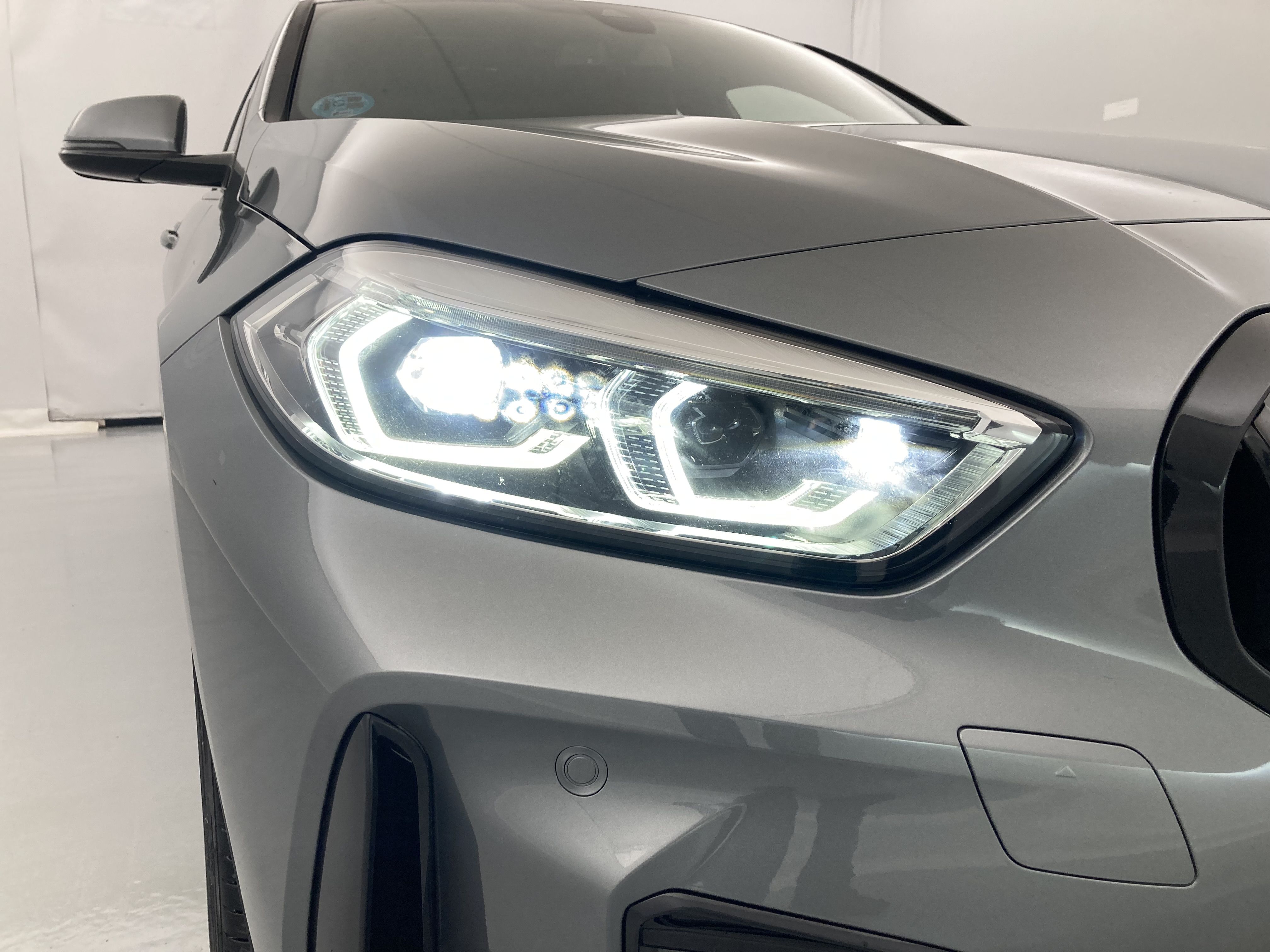 bmw serie 1 m sport colorvision 118I 136 STEPTRONIC 2024 skyscraper grau 16