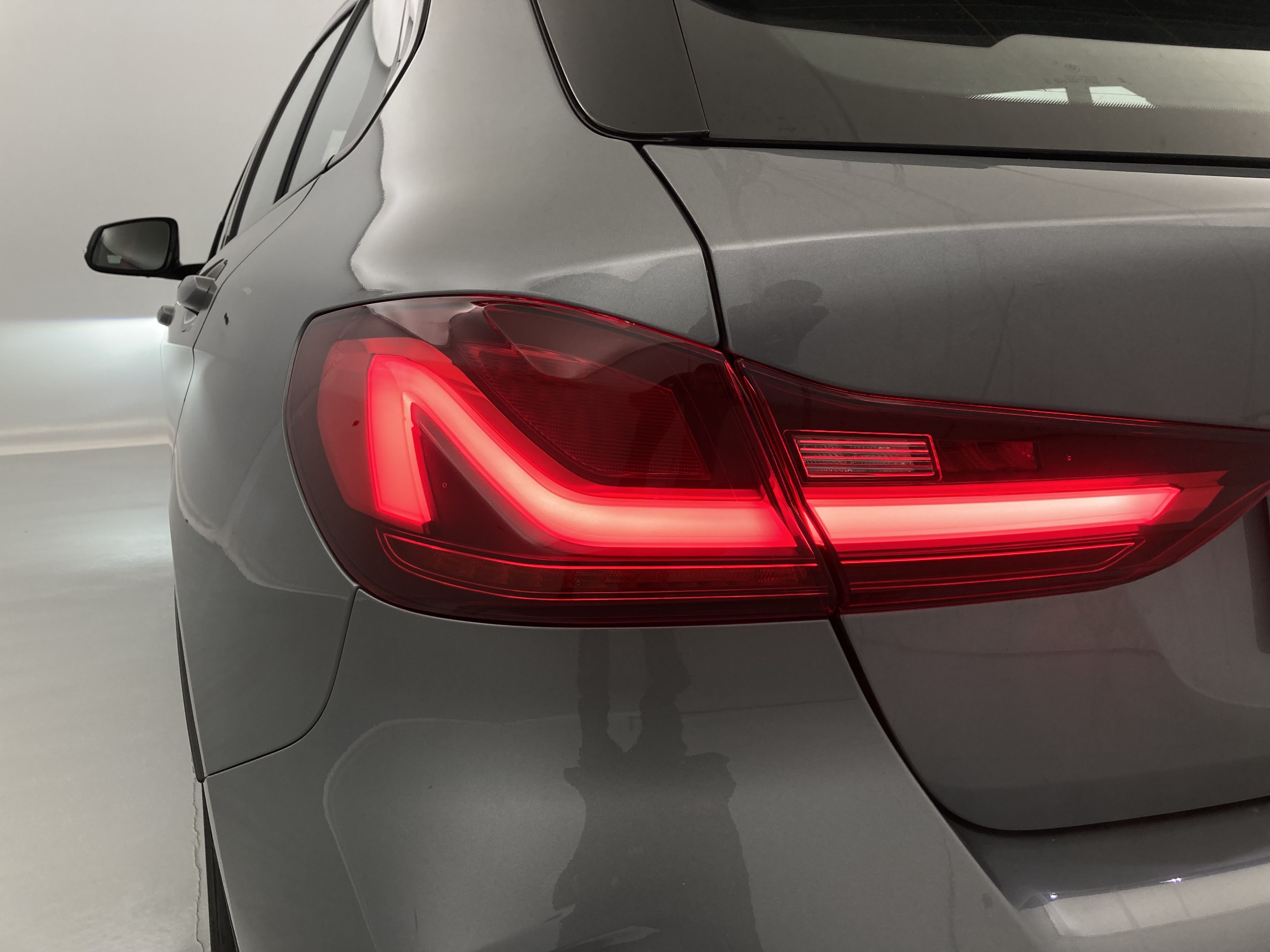 bmw serie 1 m sport colorvision 118I 136 STEPTRONIC 2024 skyscraper grau 17