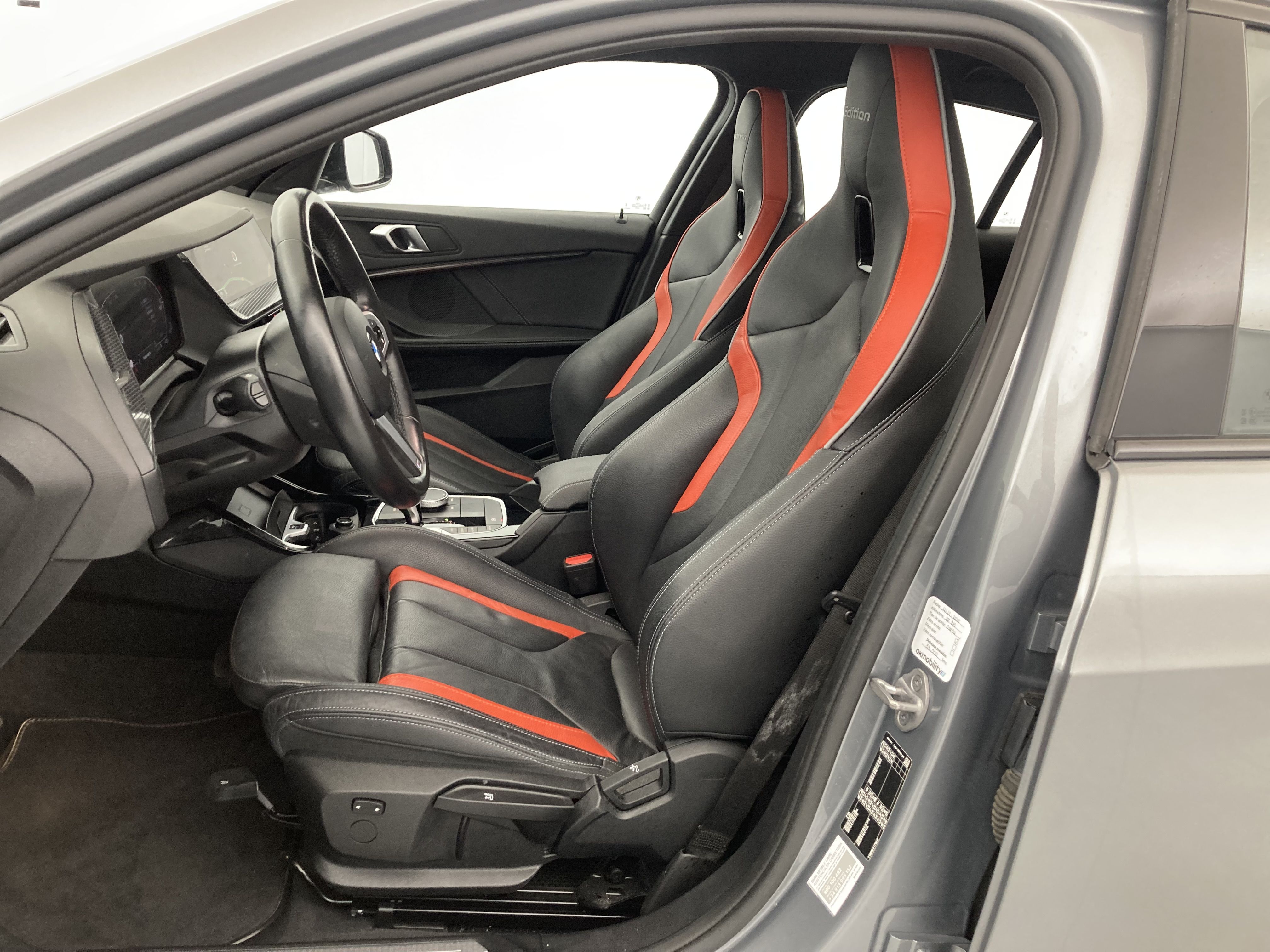 bmw serie 1 m sport colorvision 118I 136 STEPTRONIC 2024 skyscraper grau 19