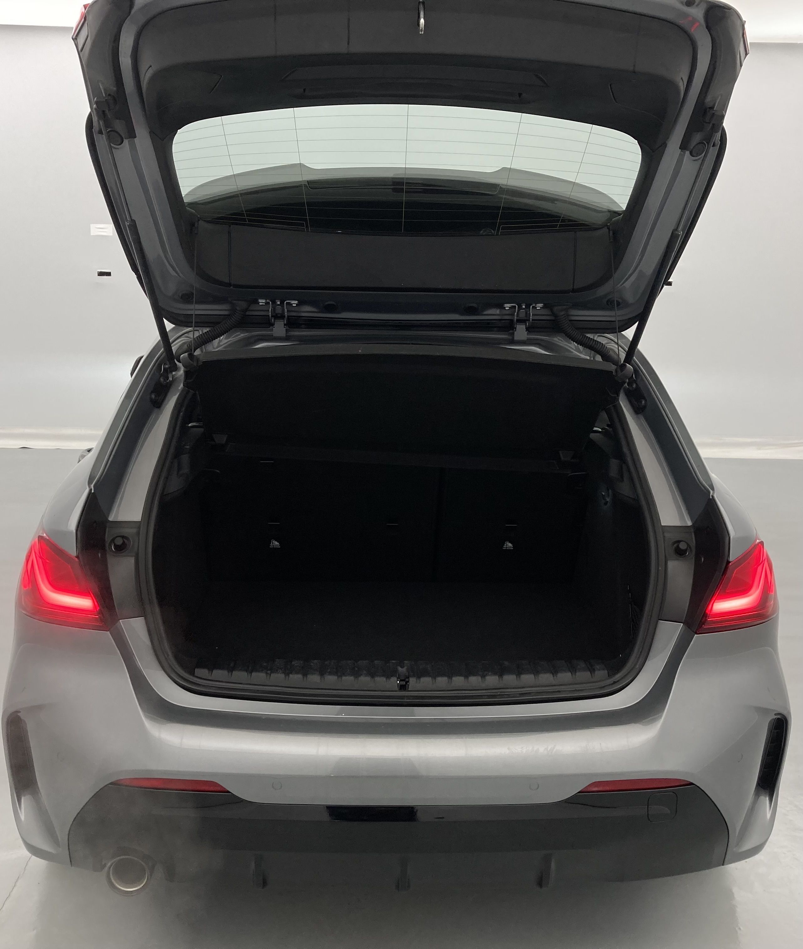 bmw serie 1 m sport colorvision 118I 136 STEPTRONIC 2024 skyscraper grau 24