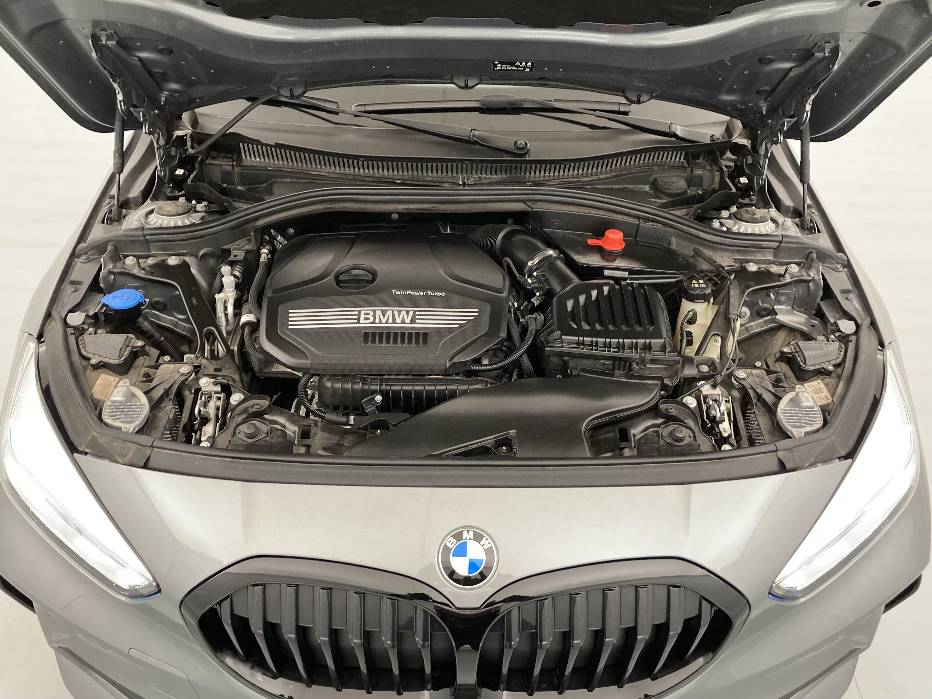 bmw serie 1 m sport colorvision 118I 136 STEPTRONIC 2024 skyscraper grau 25