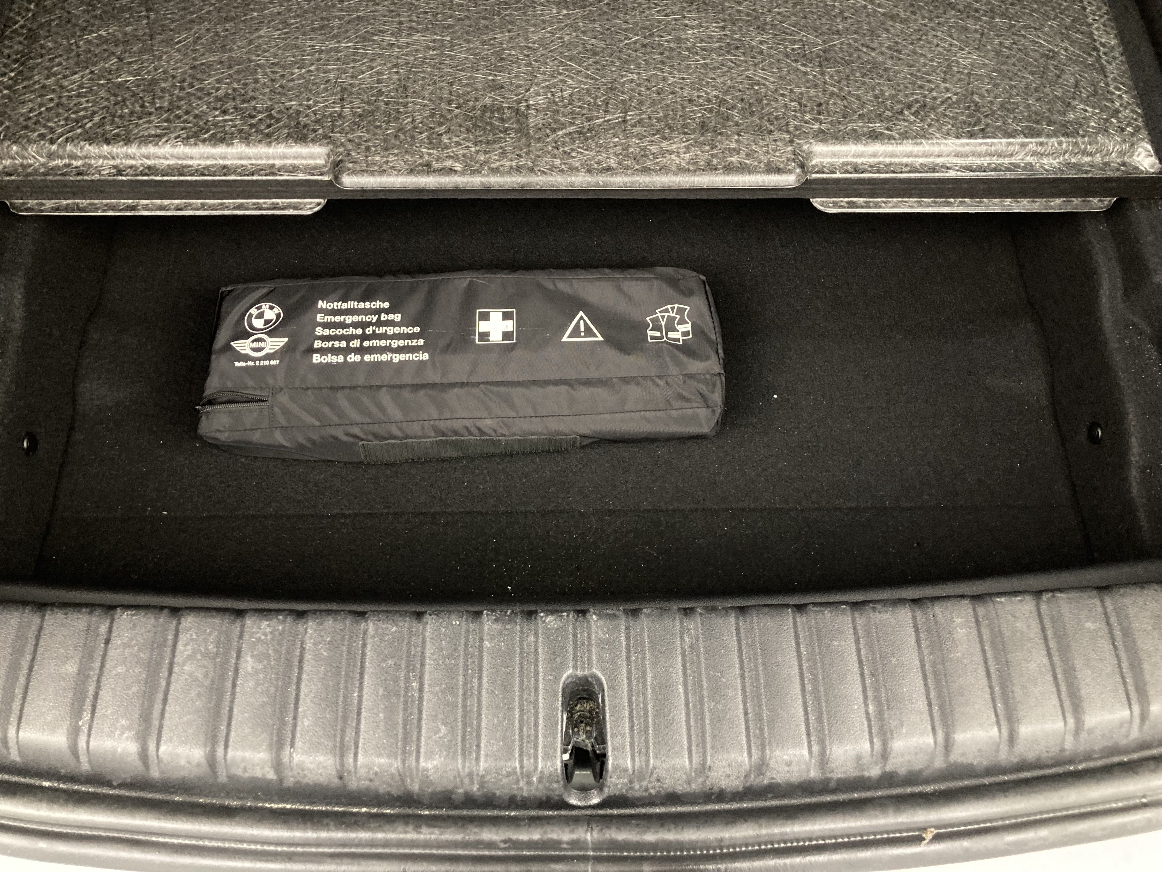 bmw serie 1 m sport colorvision 118I 136 STEPTRONIC 2024 skyscraper grau 26