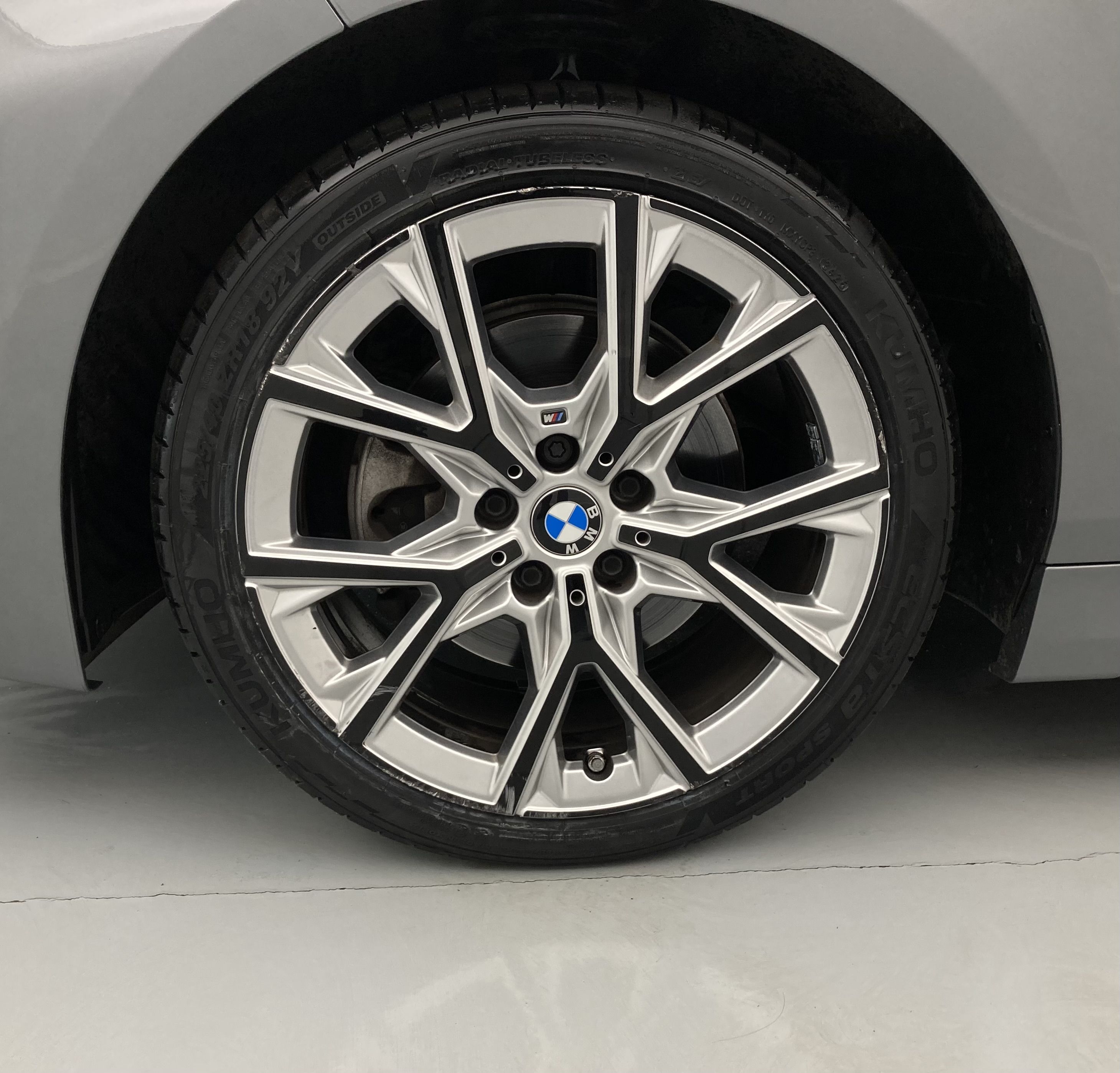 bmw serie 1 m sport colorvision 118I 136 STEPTRONIC 2024 skyscraper grau 29
