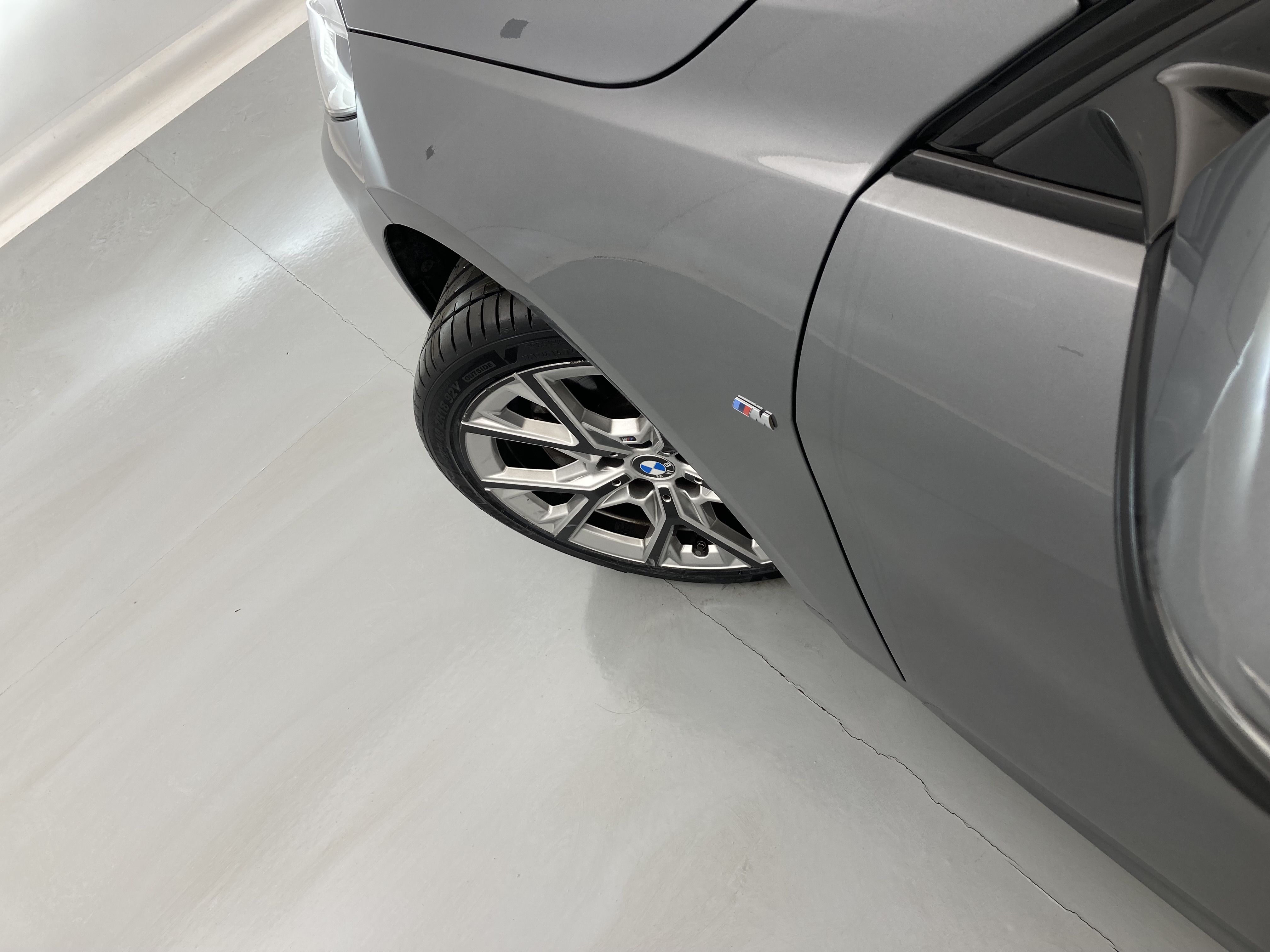 bmw serie 1 m sport colorvision 118I 136 STEPTRONIC 2024 skyscraper grau 31