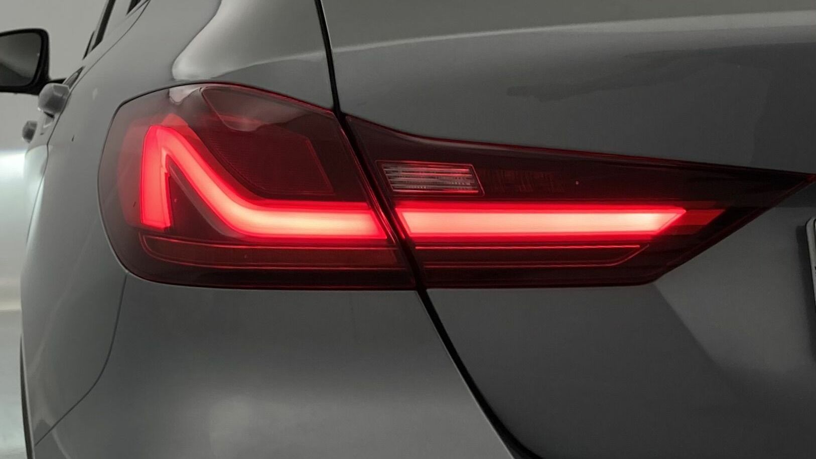 bmw serie 1 m sport colorvision 118I 136 STEPTRONIC 2024 skyscraper grau 31