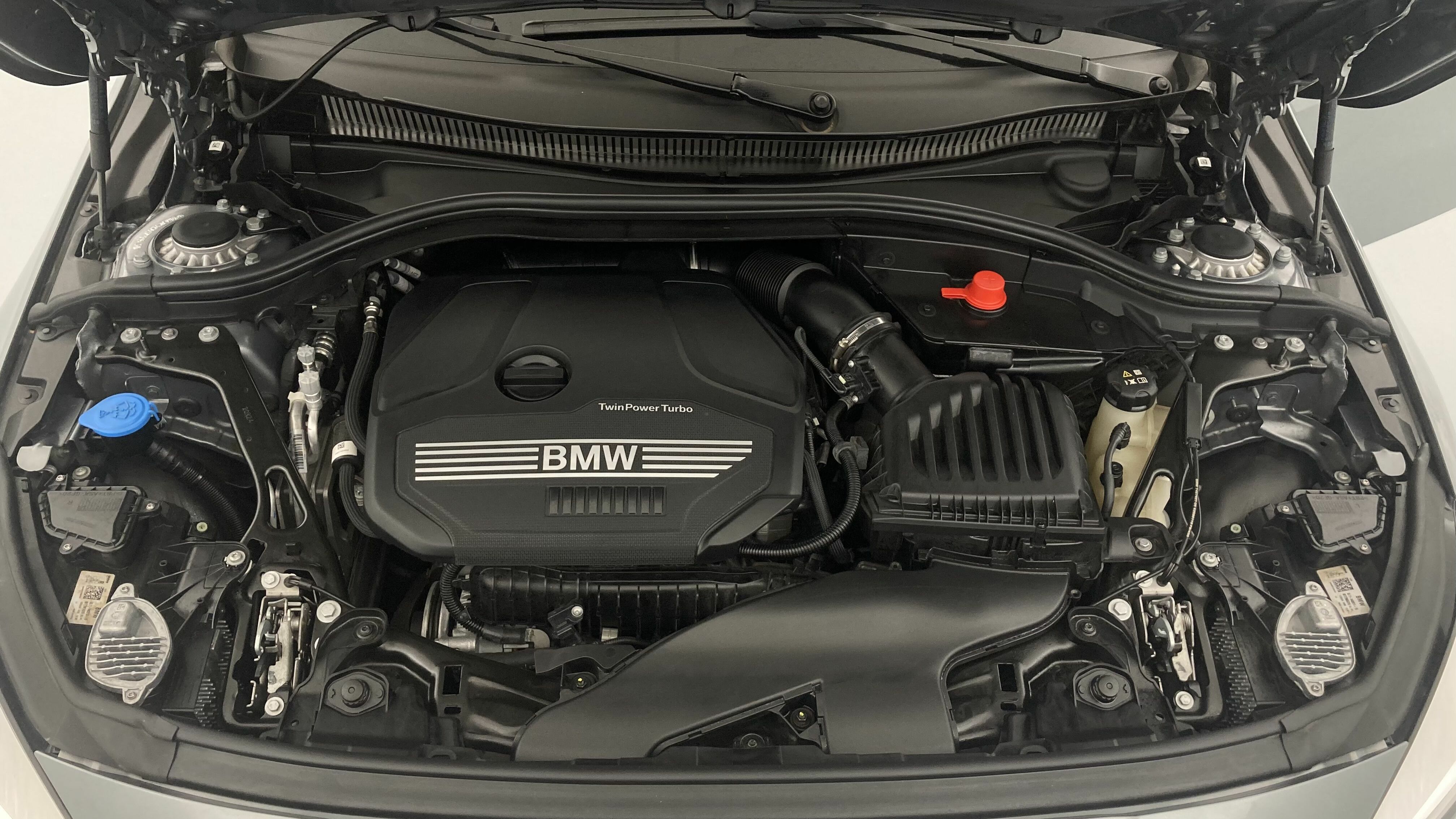 bmw serie 1 m sport colorvision 118I 136 STEPTRONIC 2024 skyscraper grau 26