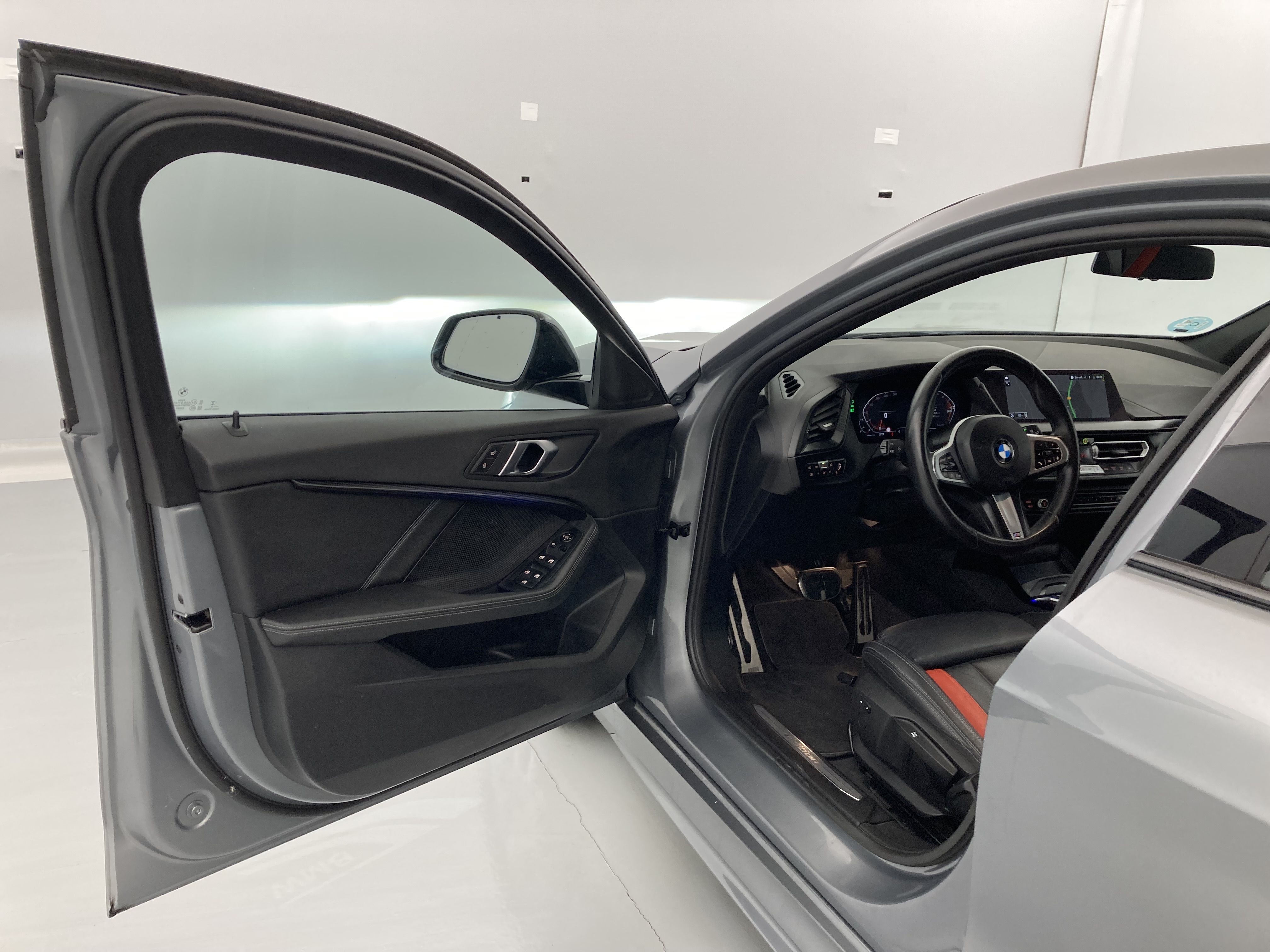 bmw serie 1 m sport colorvision 118I 136 STEPTRONIC 2024 skyscraper grau 16