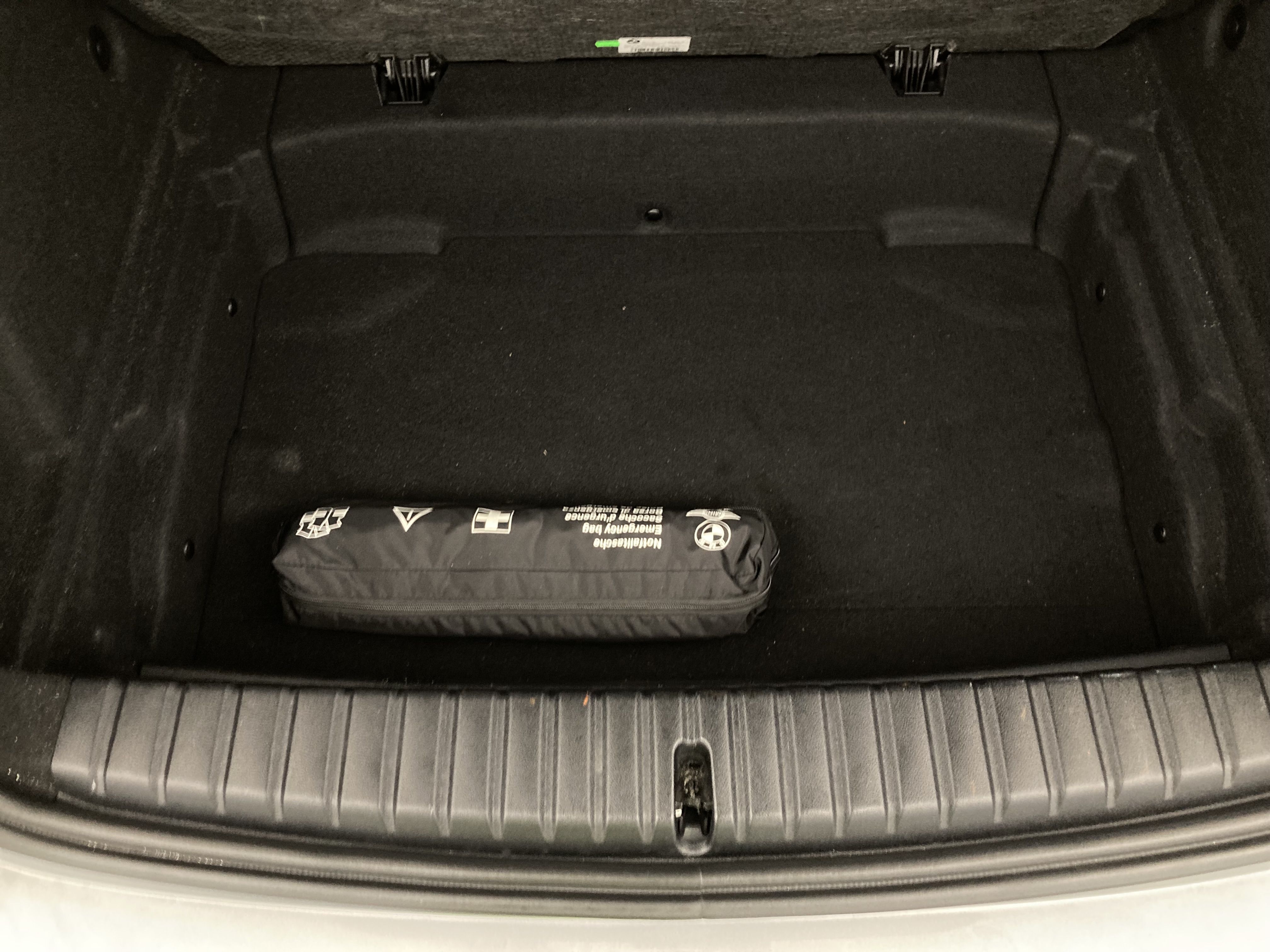 bmw serie 1 m sport colorvision 118I 136 STEPTRONIC 2024 skyscraper grau 19