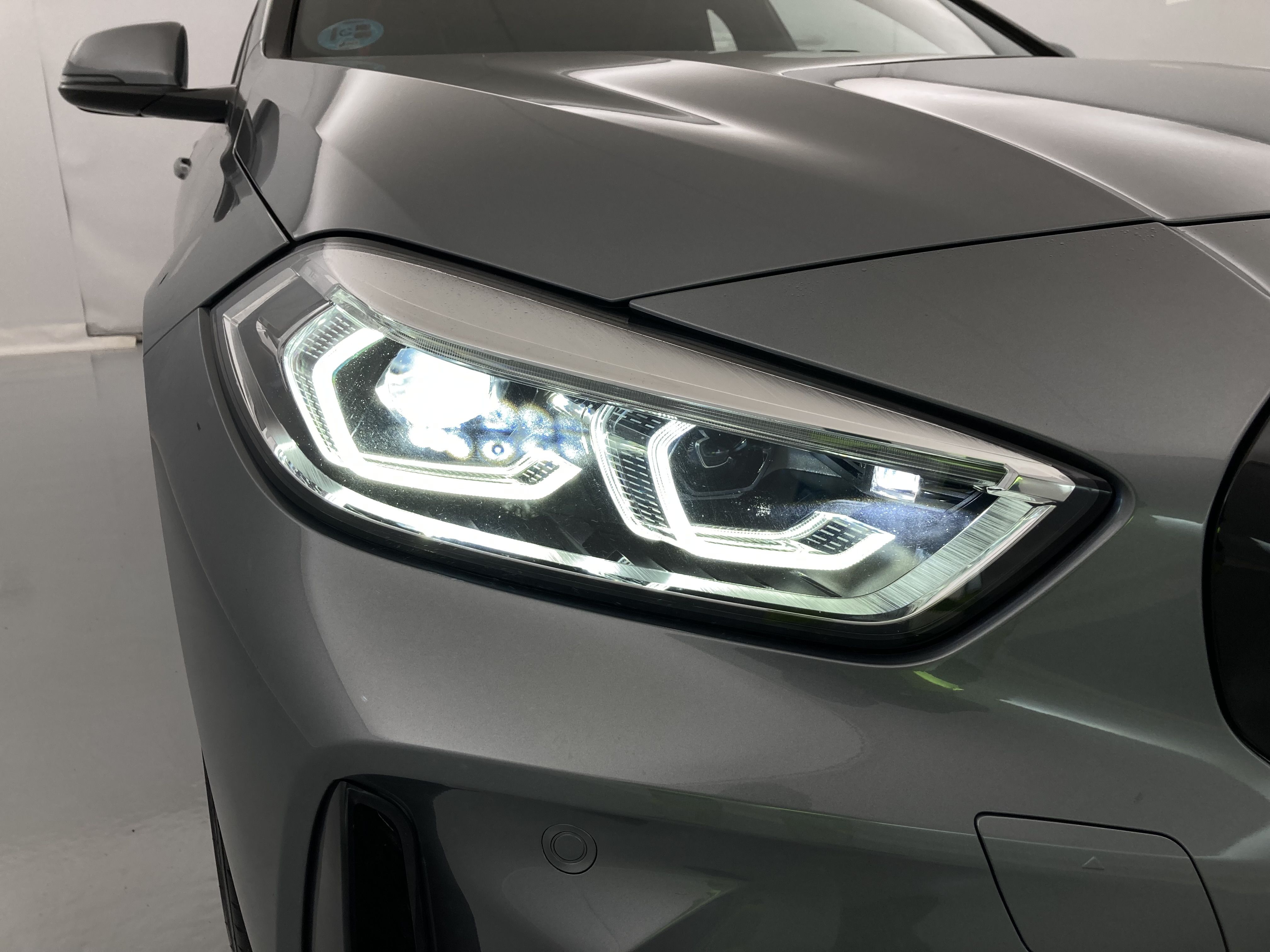 bmw serie 1 m sport colorvision 118I 136 STEPTRONIC 2024 skyscraper grau 23