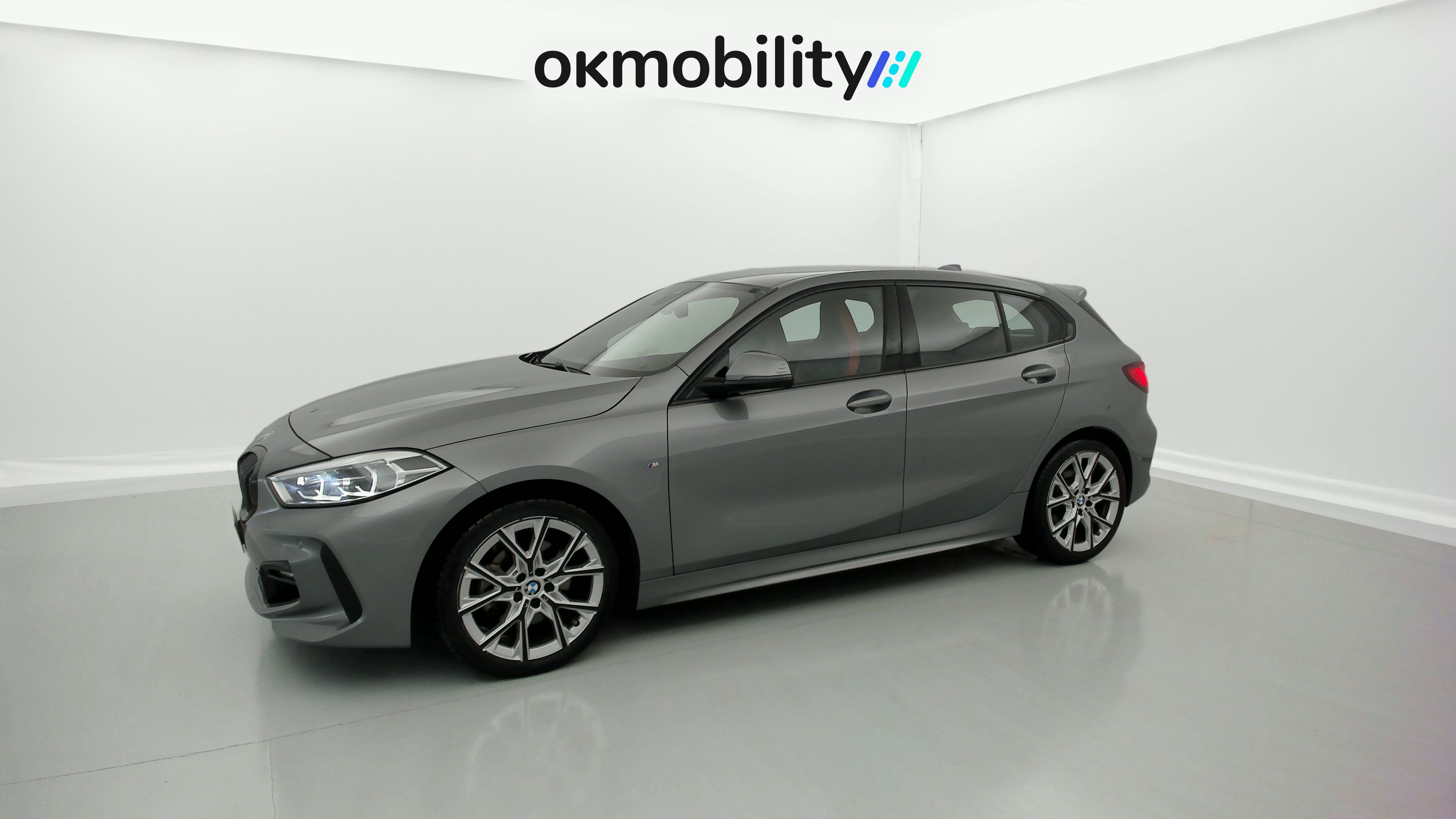 bmw serie 1 m sport colorvision 118I 136 STEPTRONIC 2024 skyscraper grau 5