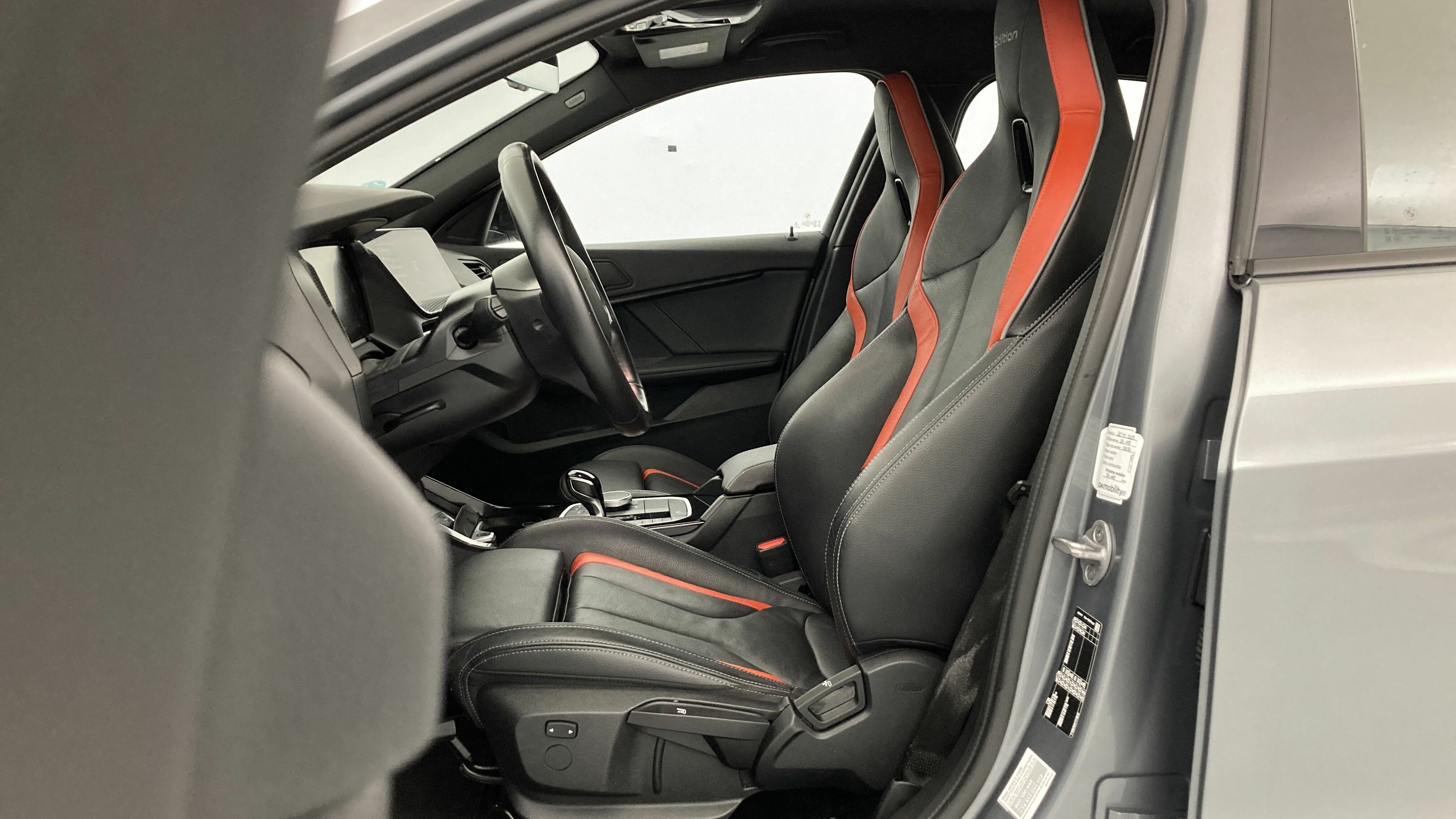 bmw serie 1 m sport colorvision 118I 136 STEPTRONIC 2024 skyscraper grau 15