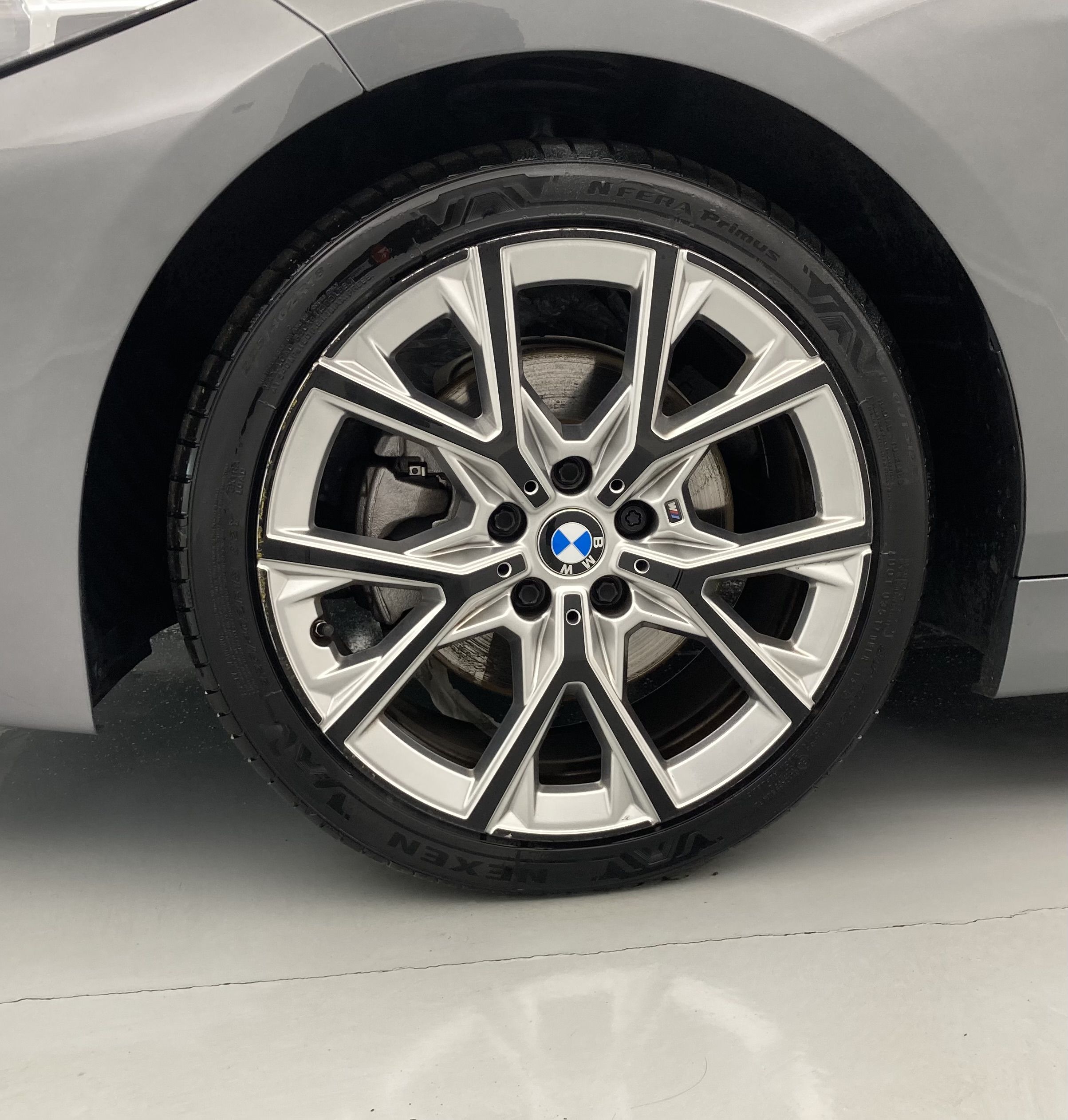 bmw serie 1 m sport colorvision 118I 136 STEPTRONIC 2024 skyscraper grau 31