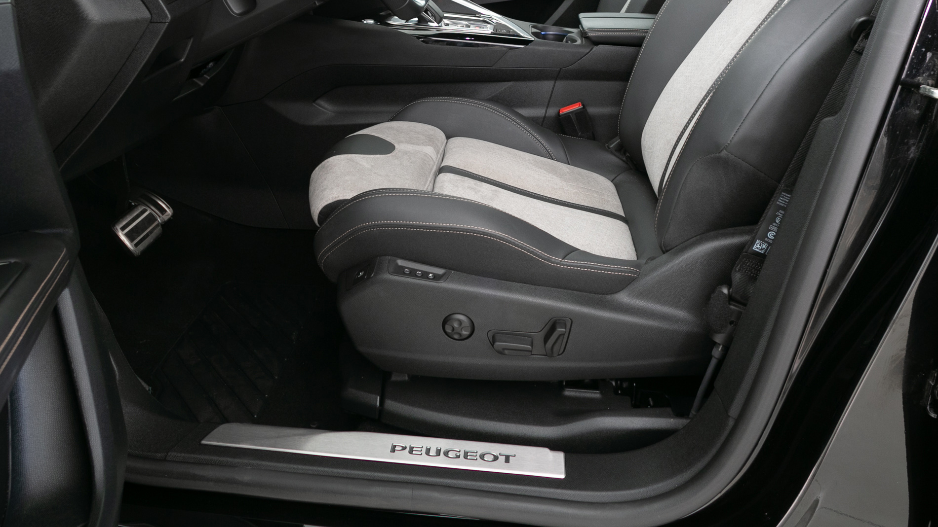 peugeot 3008 gt pack 1.6 HYBRID 300 EAT PHEV 2021 negro perla nera 21