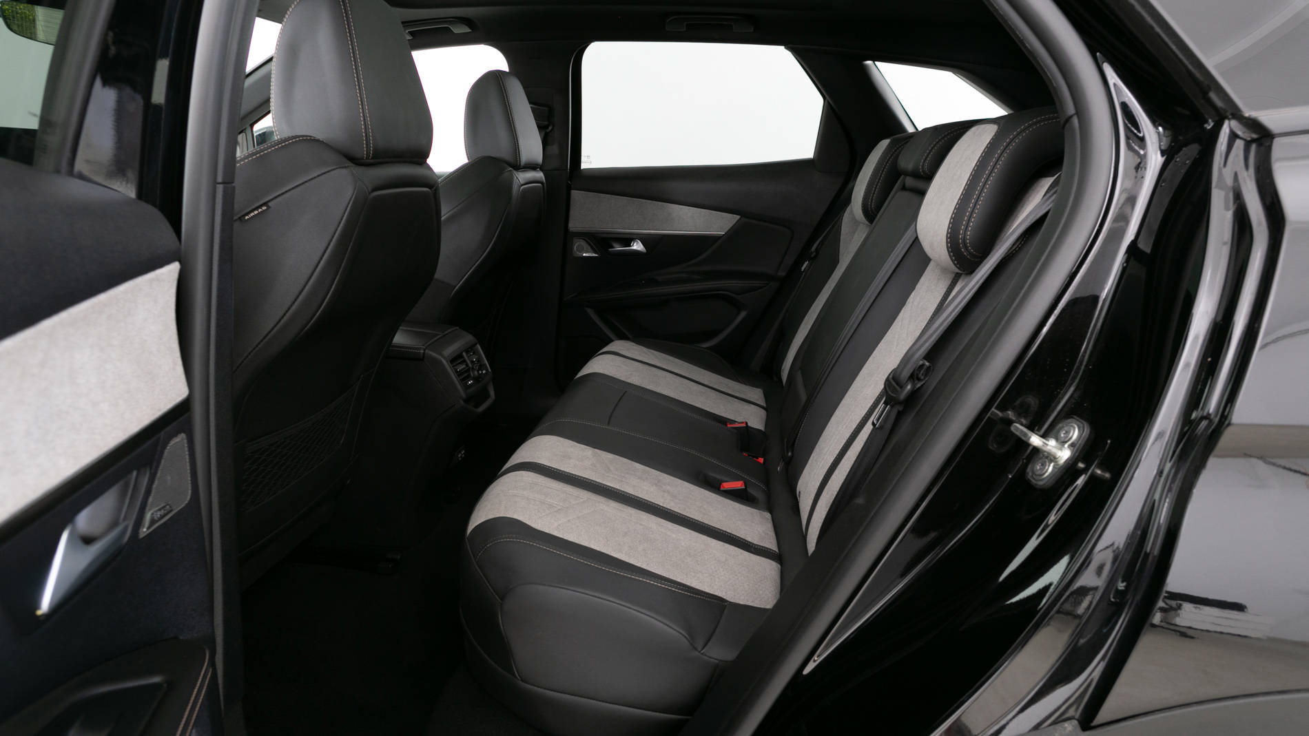 peugeot 3008 gt pack 1.6 HYBRID 300 EAT PHEV 2021 negro perla nera 22