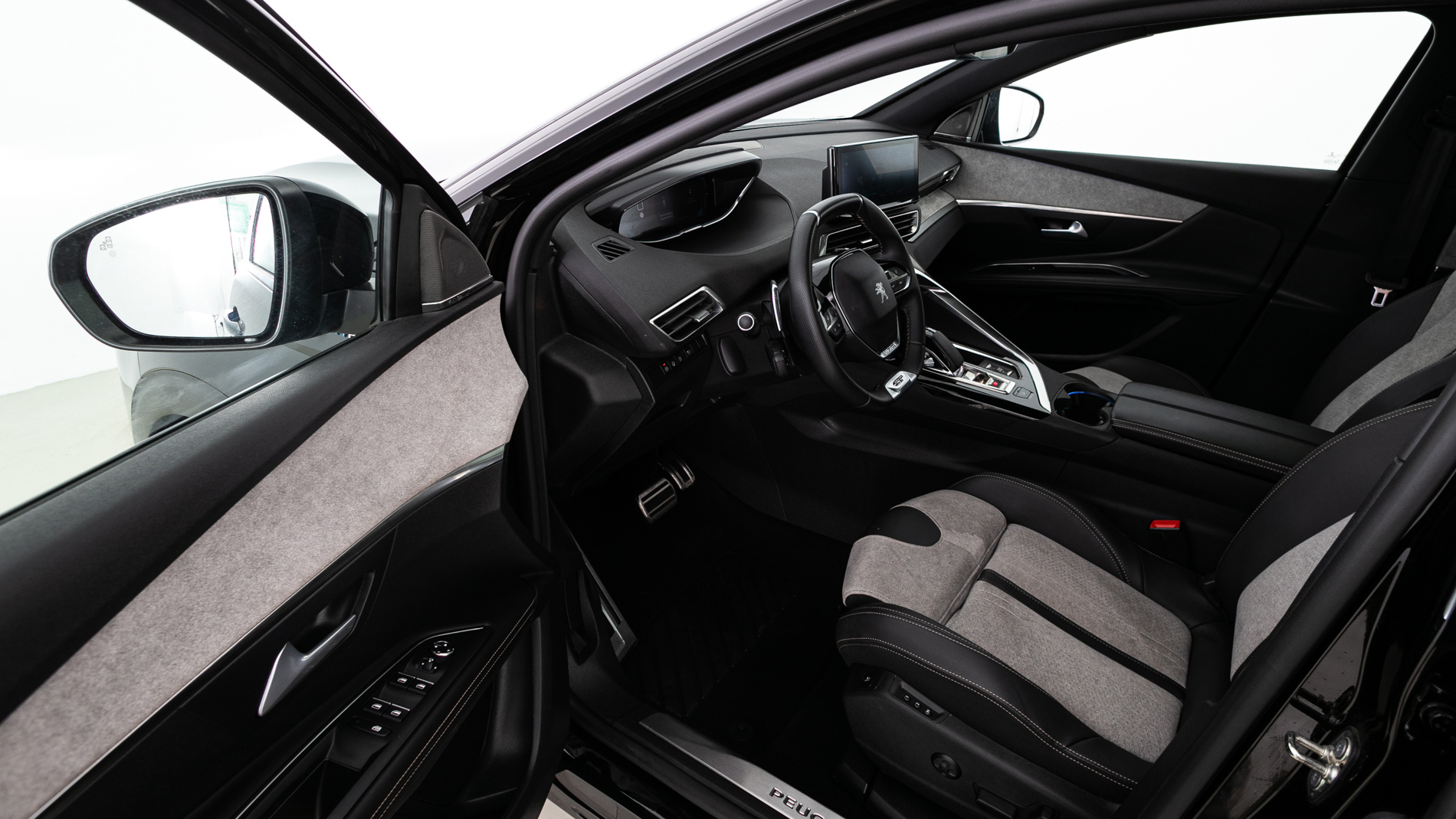 peugeot 3008 gt pack 1.6 HYBRID 300 EAT PHEV 2021 negro perla nera 13