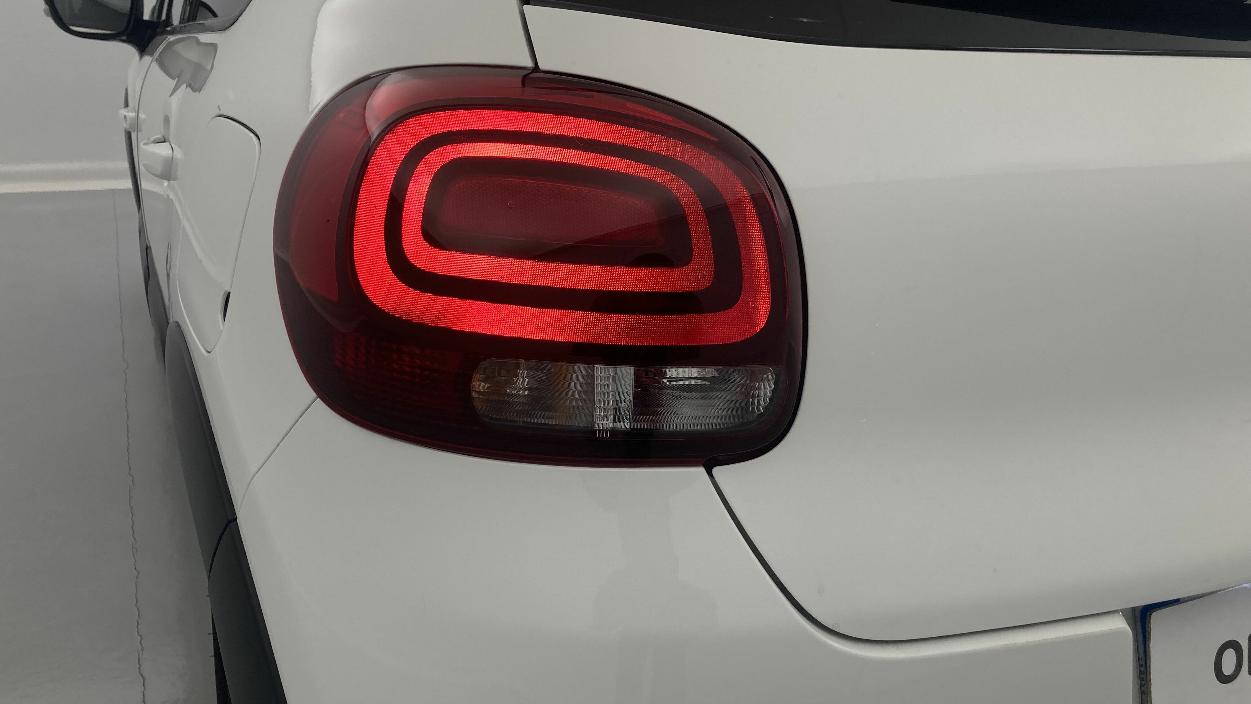 citroen c3 origin max 1.2 PURETECH 83 2024 blanco banquise / negro 31