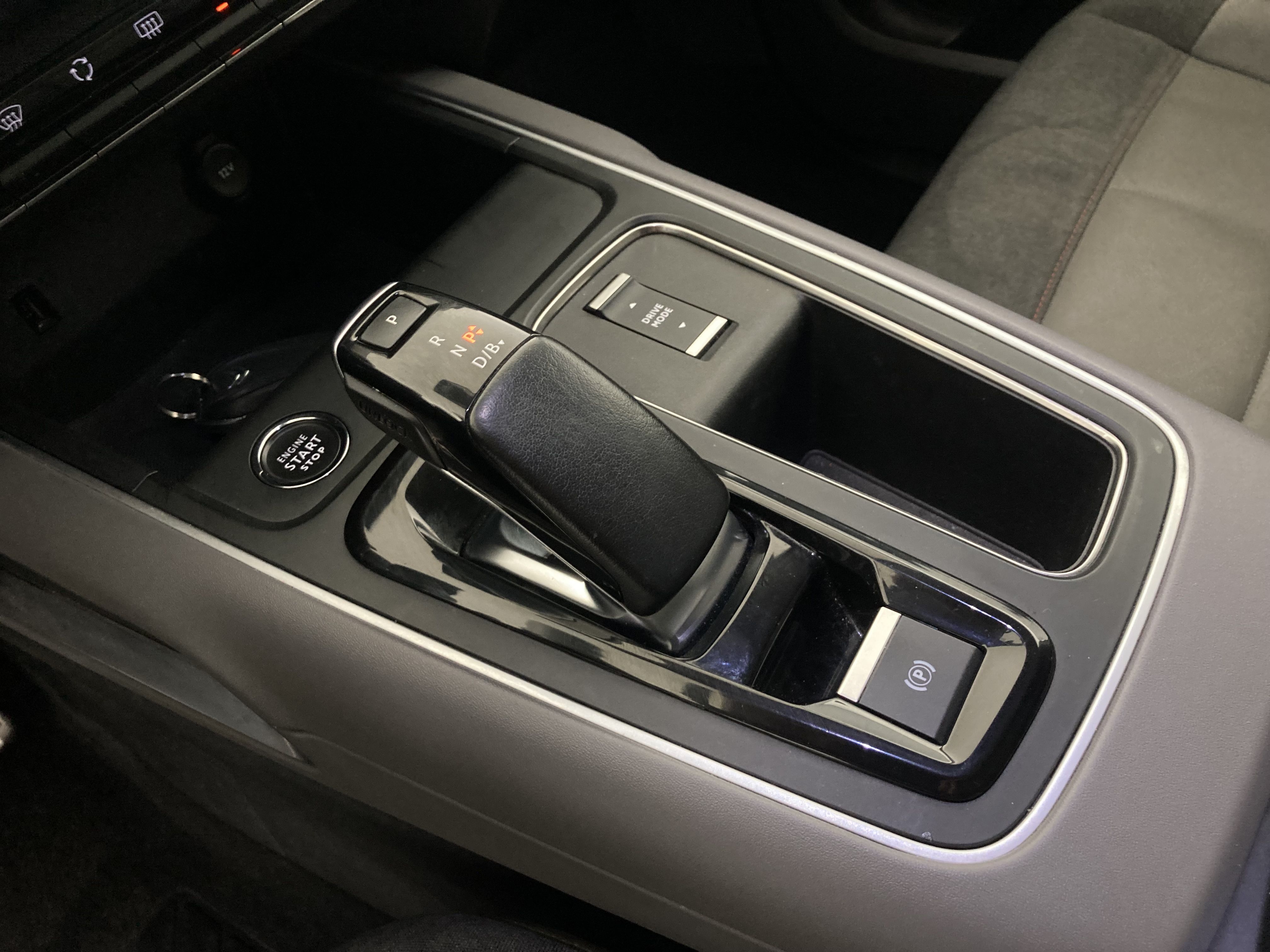 citroen c5 aircross shine 1.6 PURETECH HYBRID 225 E-EAT 2022 gris acier / negro 14