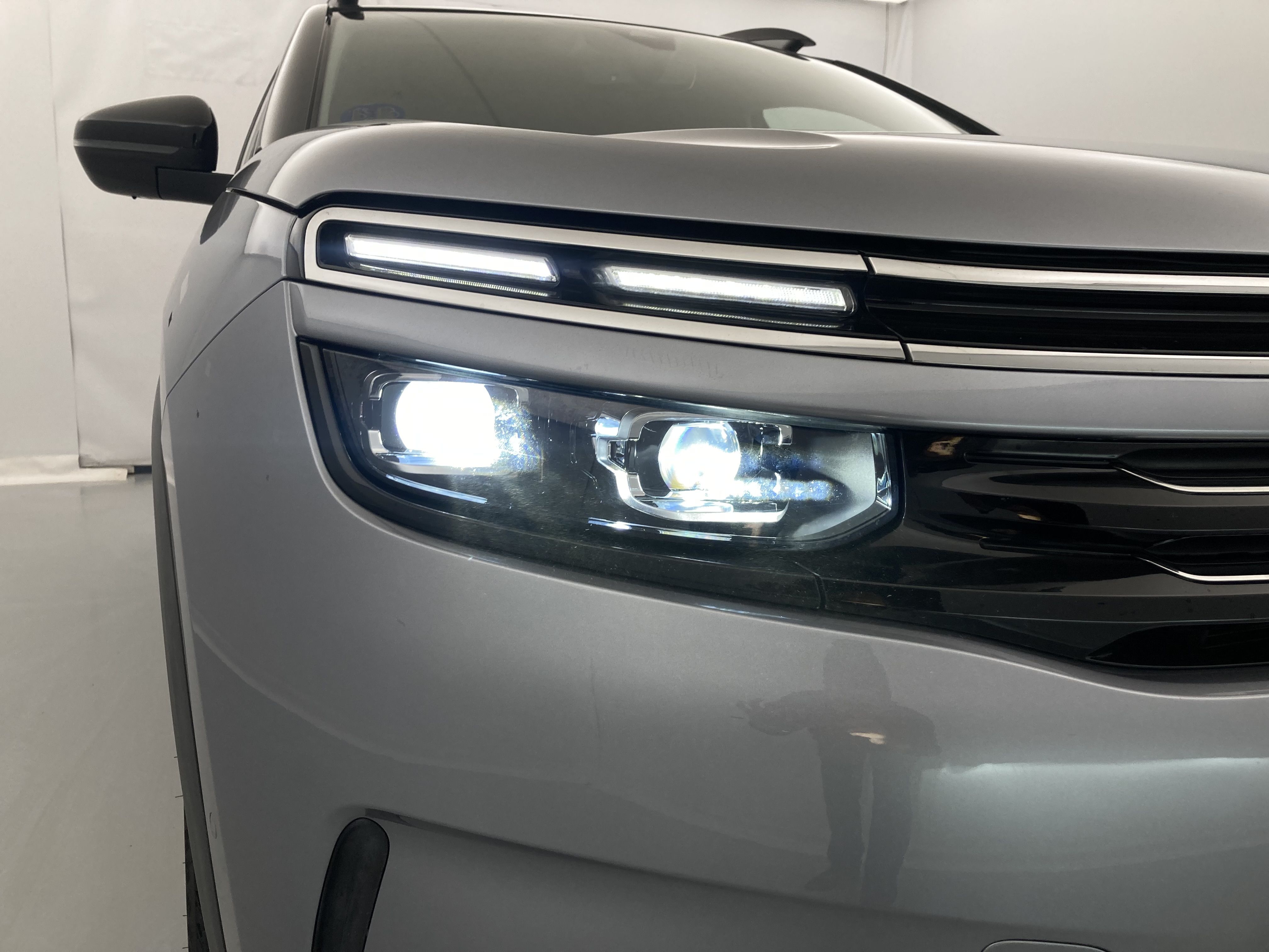 citroen c5 aircross shine 1.6 PURETECH HYBRID 225 E-EAT 2022 gris acier / negro 16