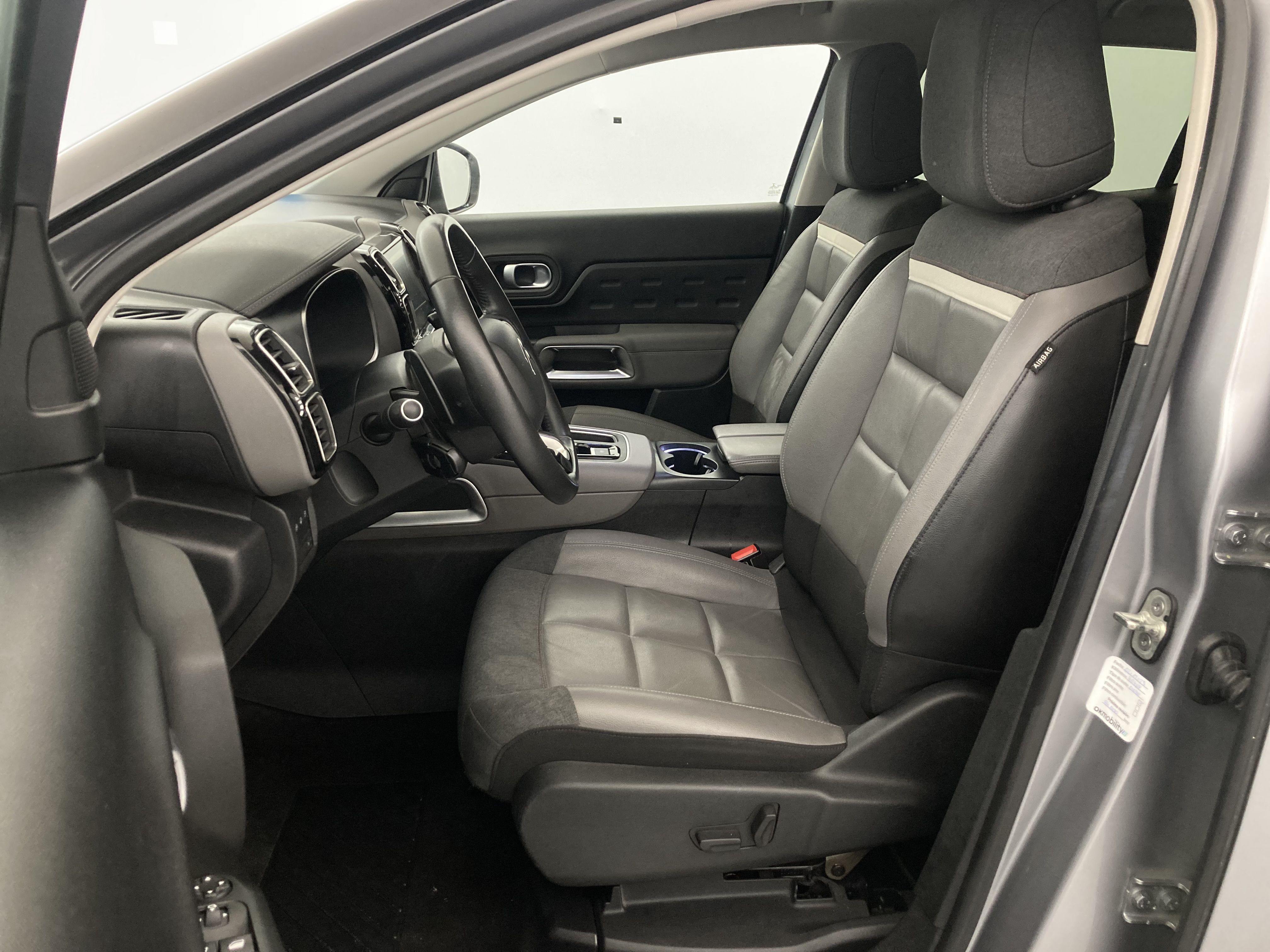 citroen c5 aircross shine 1.6 PURETECH HYBRID 225 E-EAT 2022 gris acier / negro 19