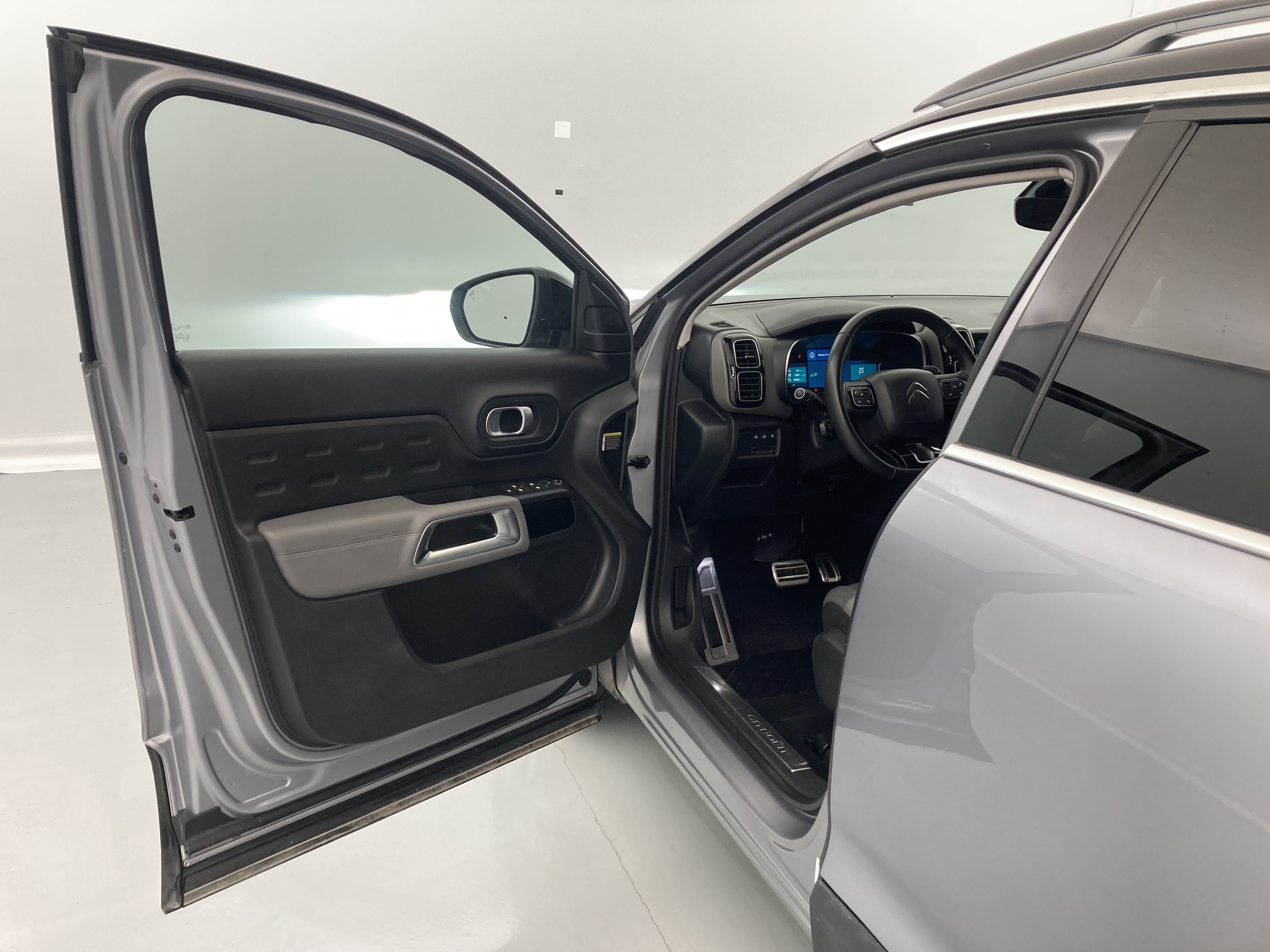 citroen c5 aircross shine 1.6 PURETECH HYBRID 225 E-EAT 2022 gris acier / negro 21