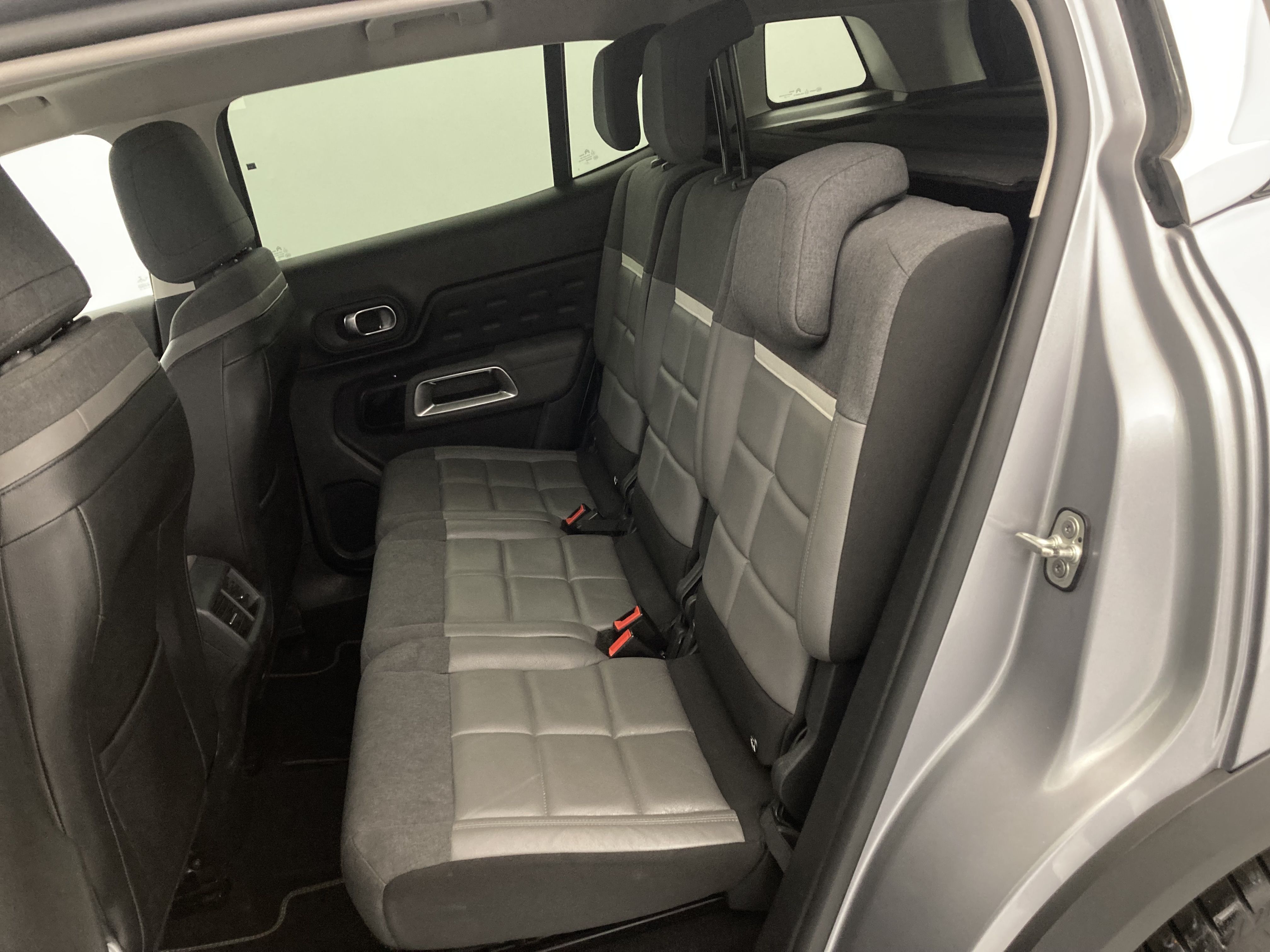 citroen c5 aircross shine 1.6 PURETECH HYBRID 225 E-EAT 2022 gris acier / negro 23