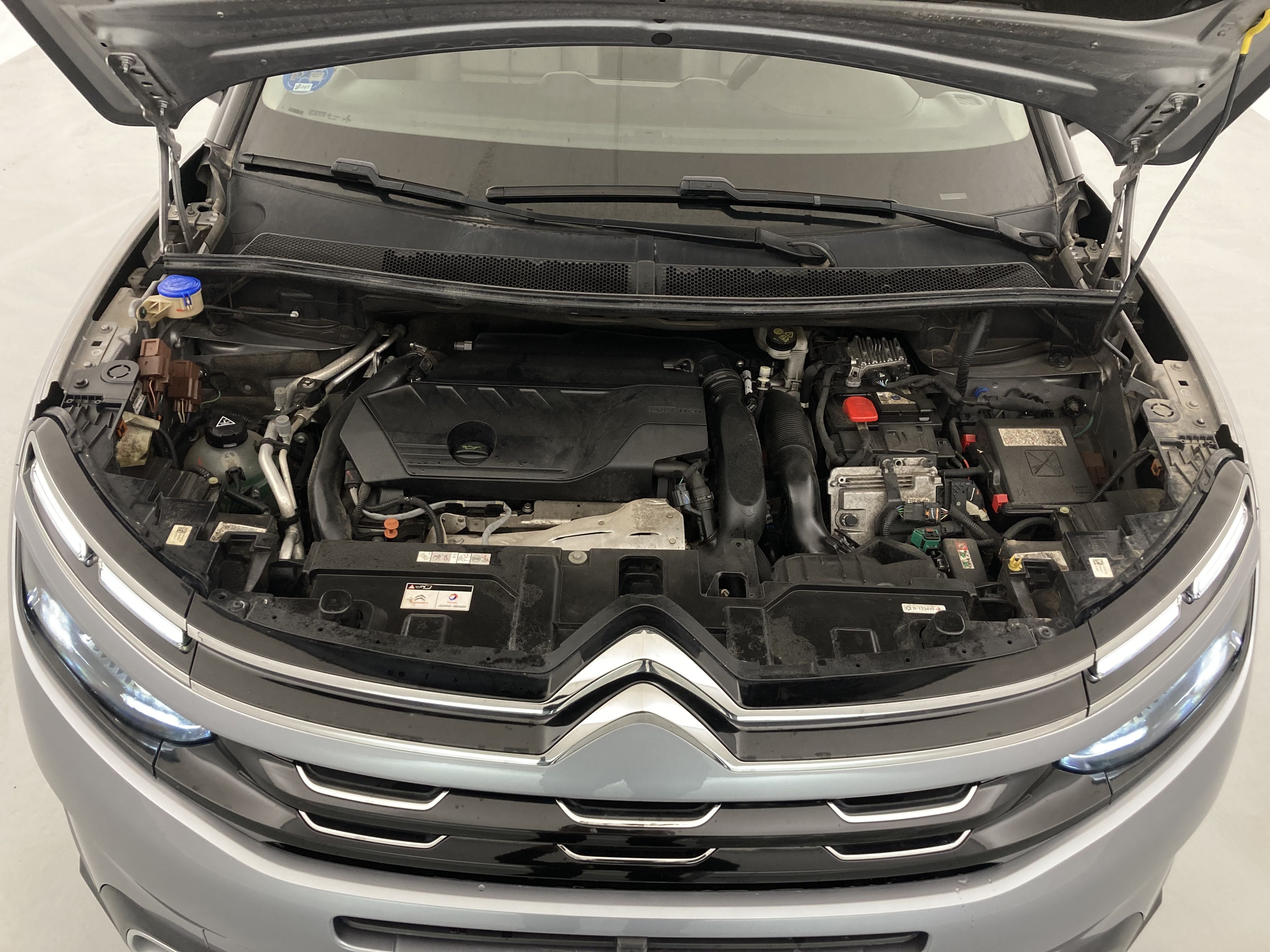 citroen c5 aircross shine 1.6 PURETECH HYBRID 225 E-EAT 2022 gris acier / negro 25