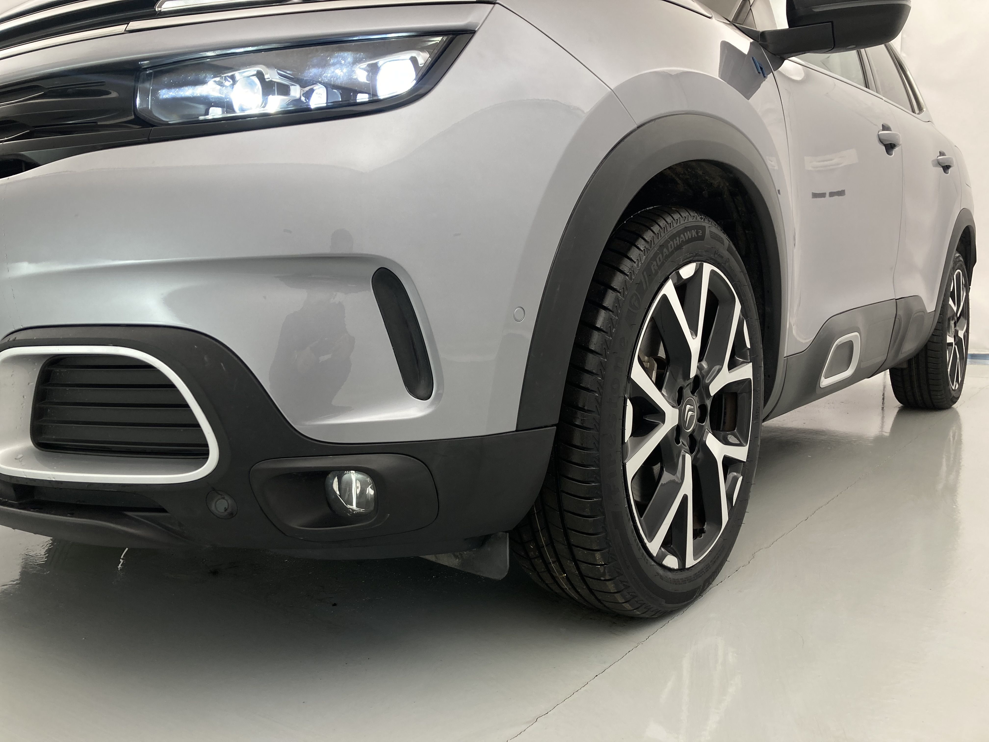 citroen c5 aircross shine 1.6 PURETECH HYBRID 225 E-EAT 2022 gris acier / negro 29