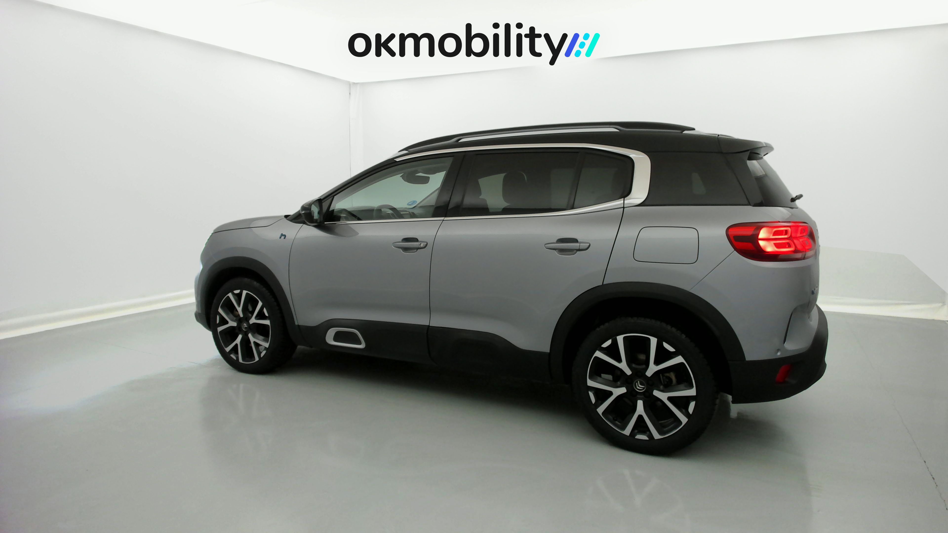 citroen c5 aircross shine 1.6 PURETECH HYBRID 225 E-EAT 2022 gris acier / negro 10